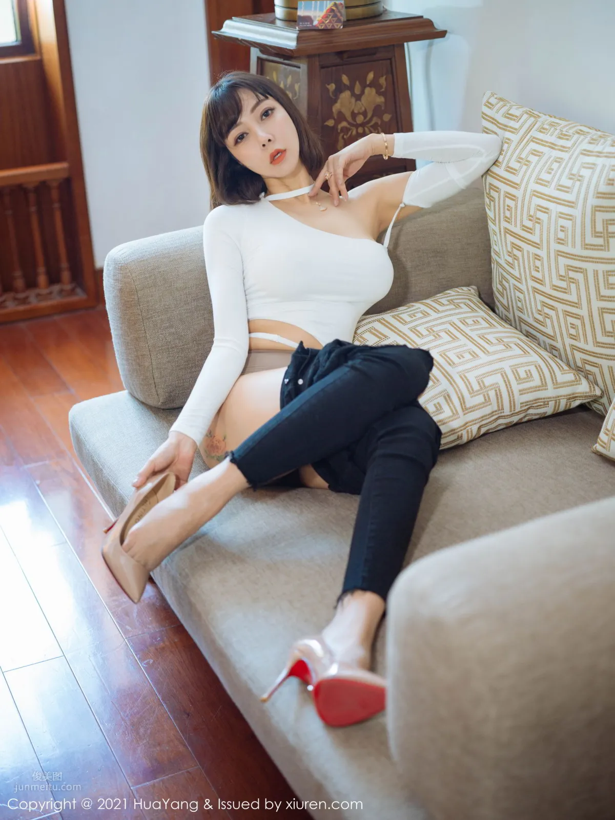 禦姐美女果兒Victoria 獨特的破洞牛仔褲 20