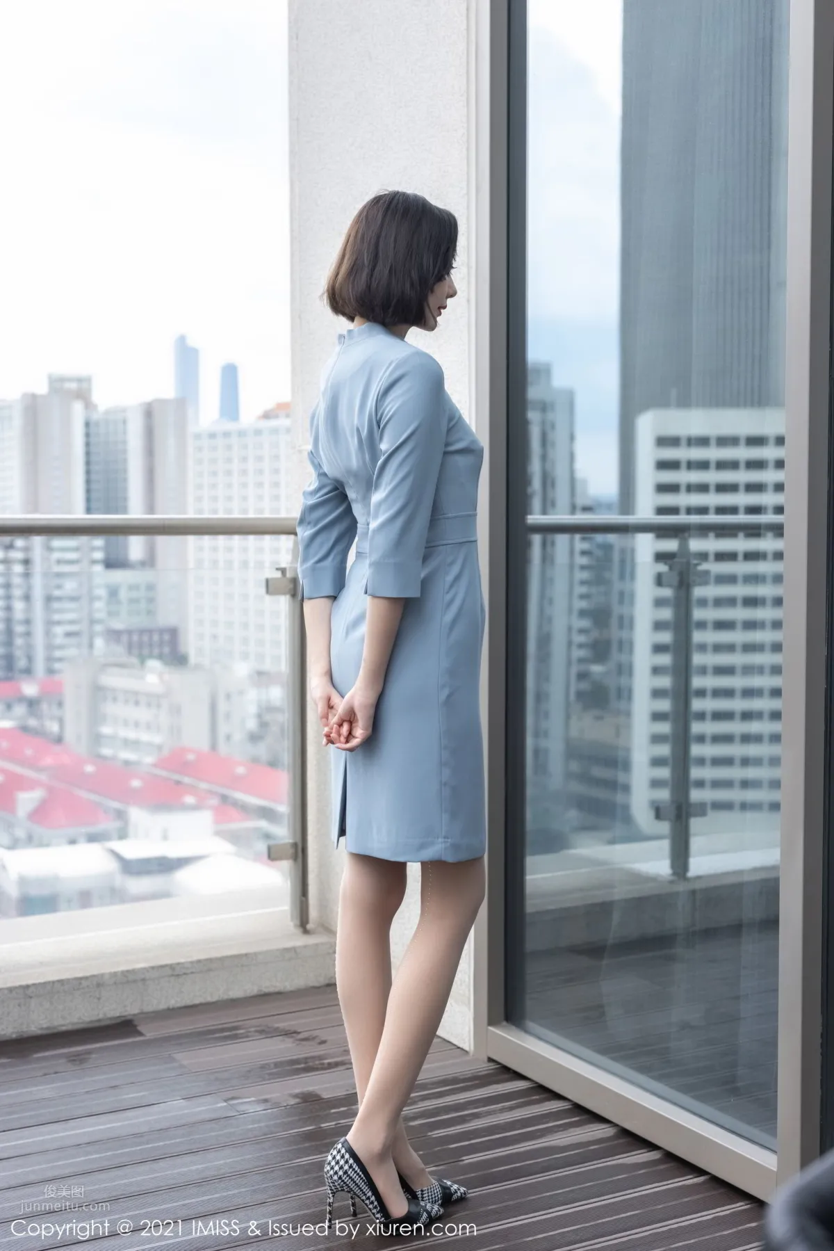 氣質美女藝軒 婀娜典雅服飾 41