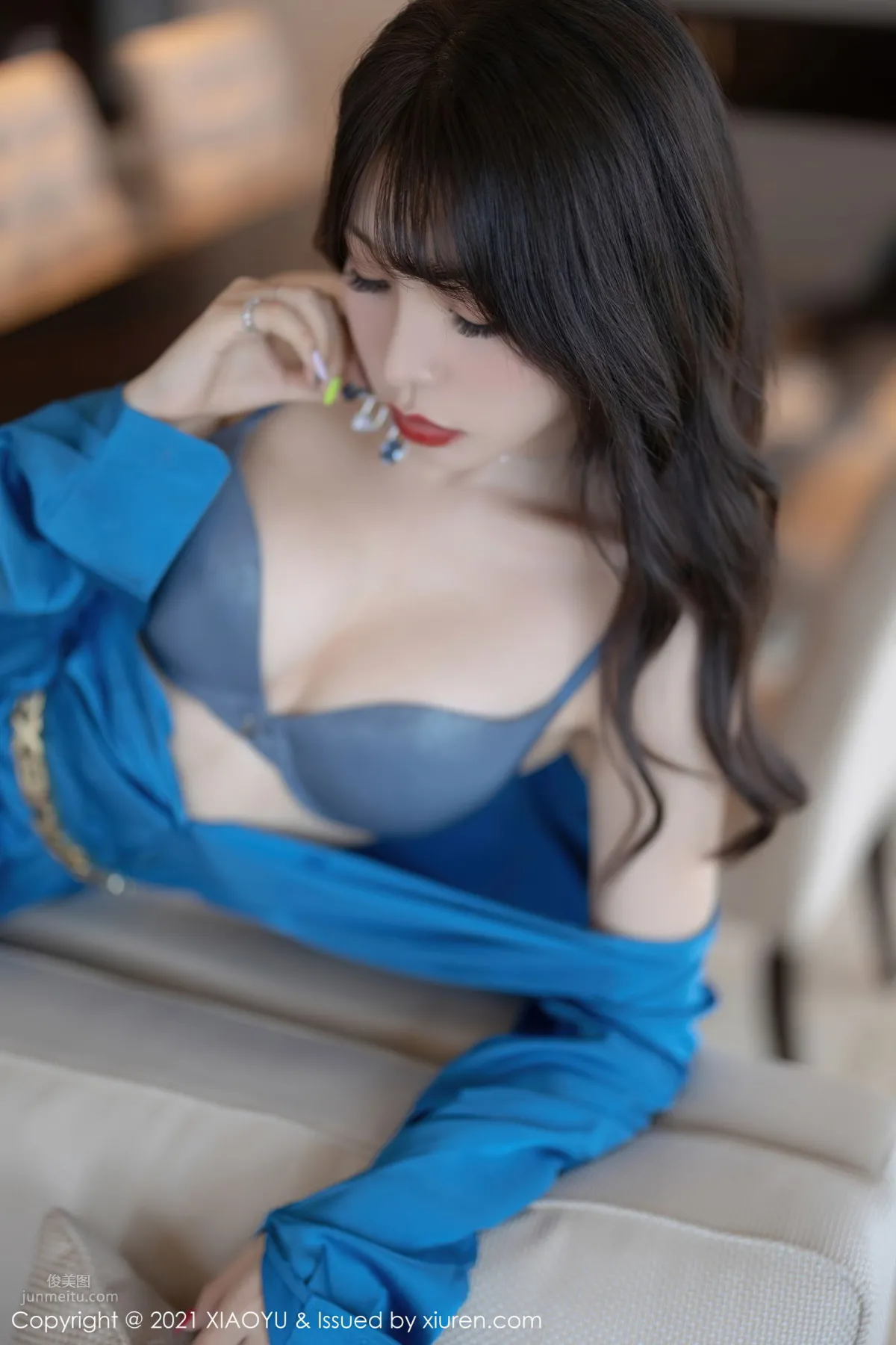 宅男女神芝芝Booty 簡約大氣的服飾 55