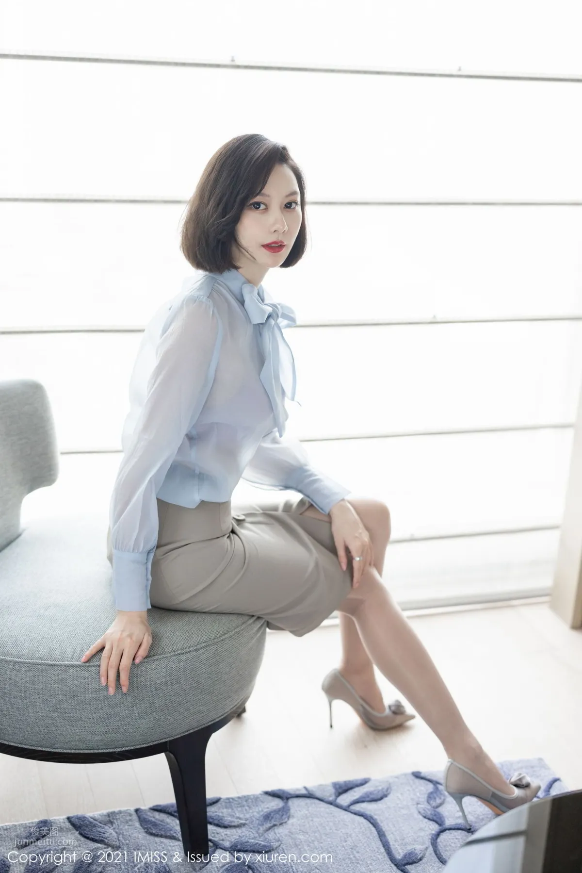 气质美女艺轩 暖色调的氛围_19