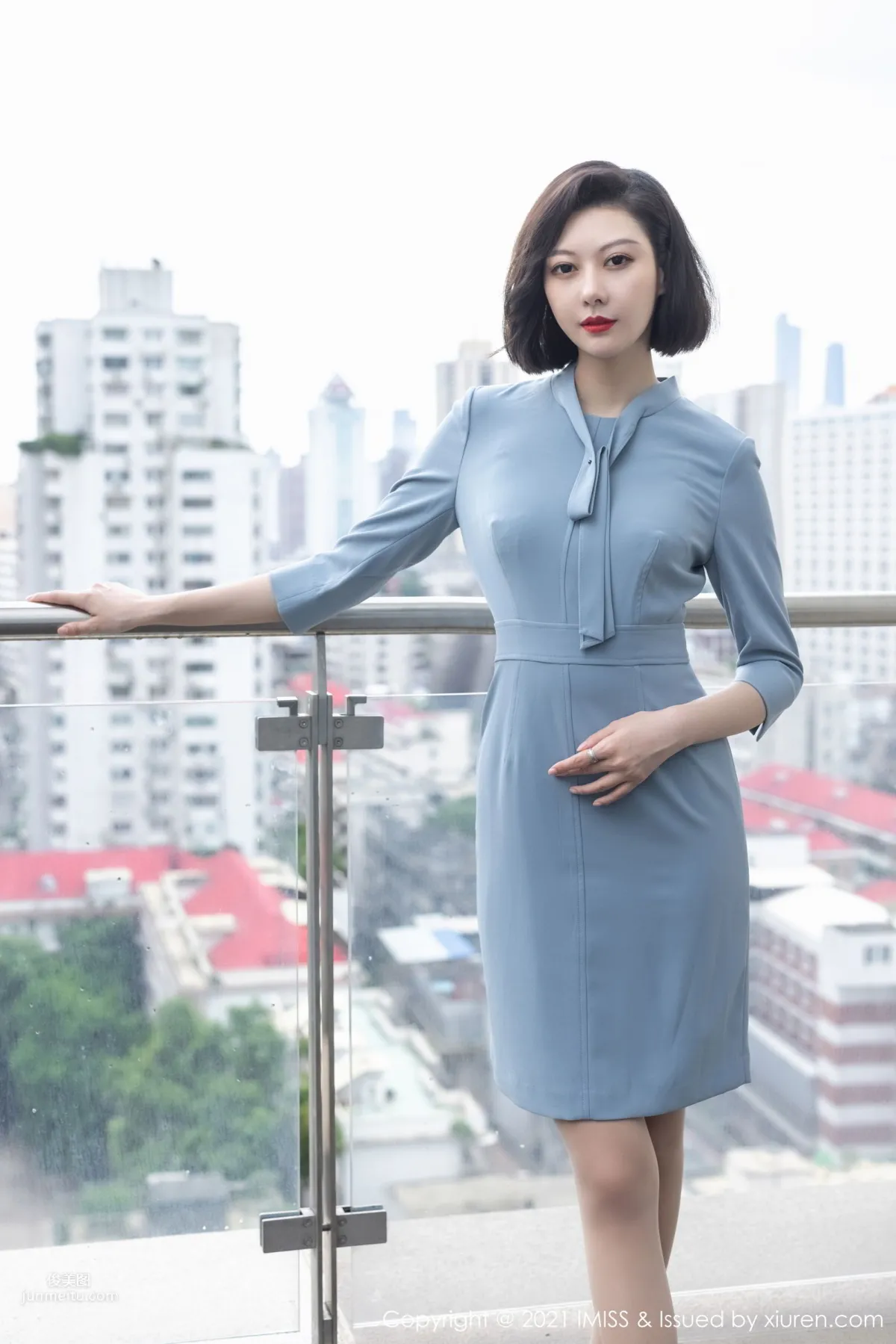 氣質美女藝軒 婀娜典雅服飾 40