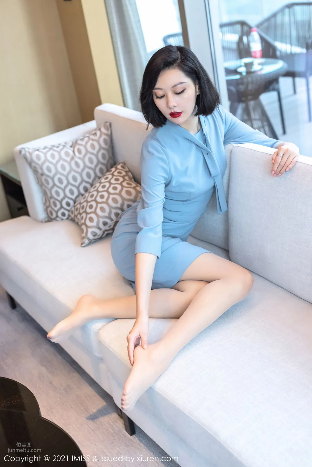 氣質美女藝軒 婀娜典雅服飾 22
