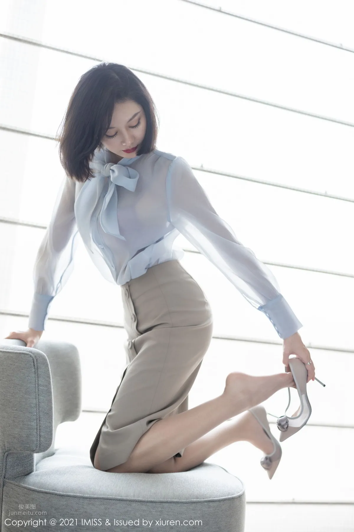 气质美女艺轩 暖色调的氛围_30
