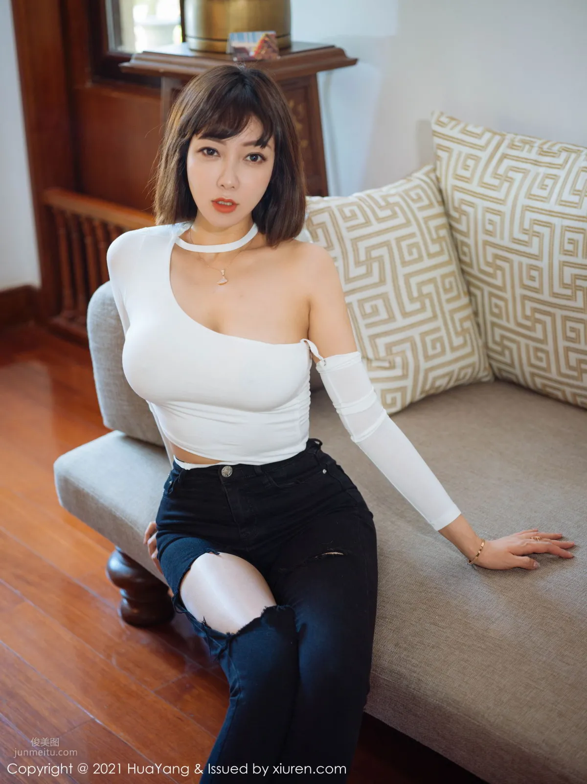 禦姐美女果兒Victoria 獨特的破洞牛仔褲 4