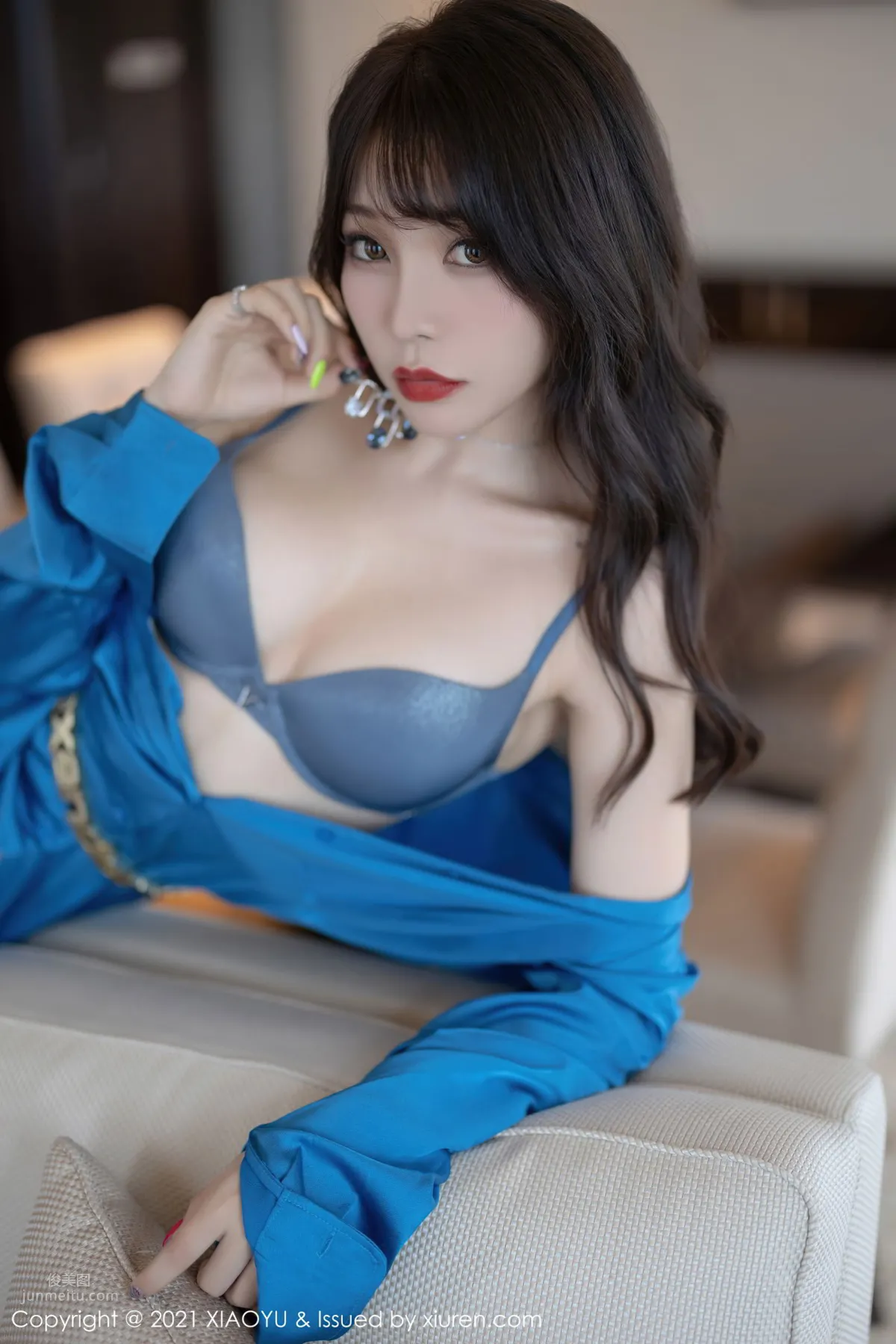宅男女神芝芝Booty 簡約大氣的服飾 56