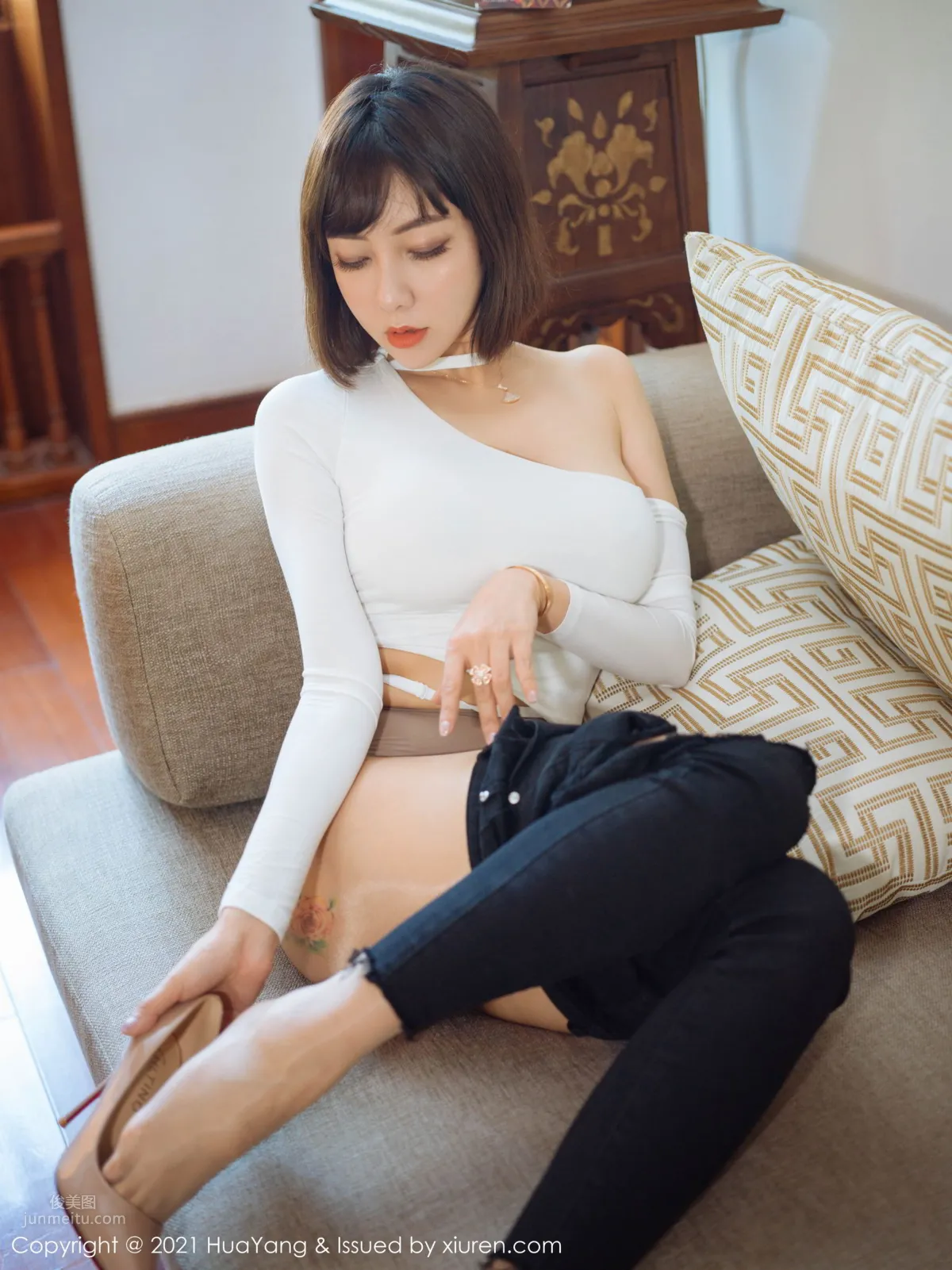 禦姐美女果兒Victoria 獨特的破洞牛仔褲 19