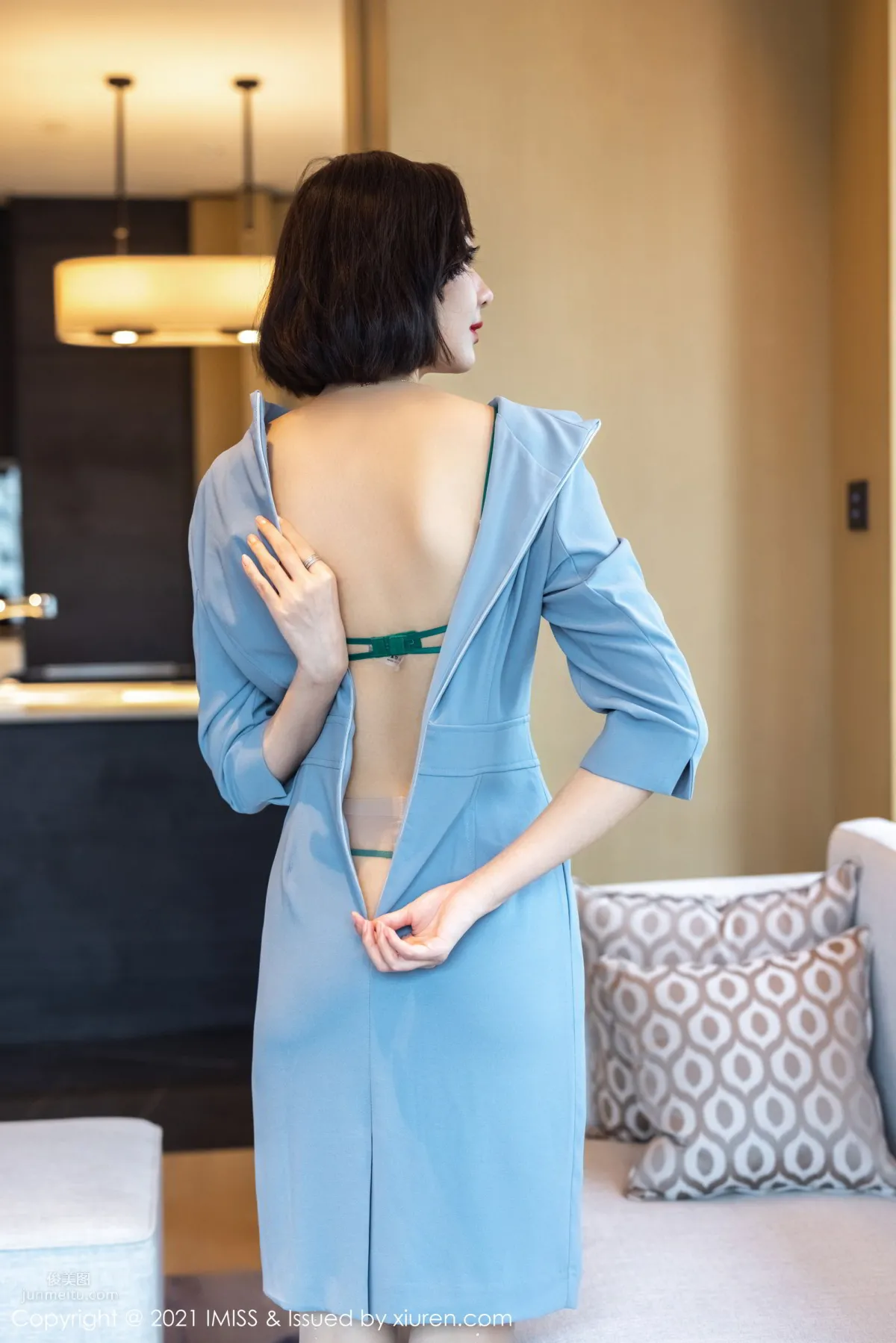 氣質美女藝軒 婀娜典雅服飾 24