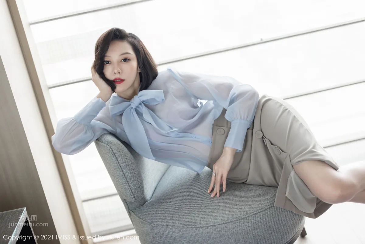 气质美女艺轩 暖色调的氛围_18