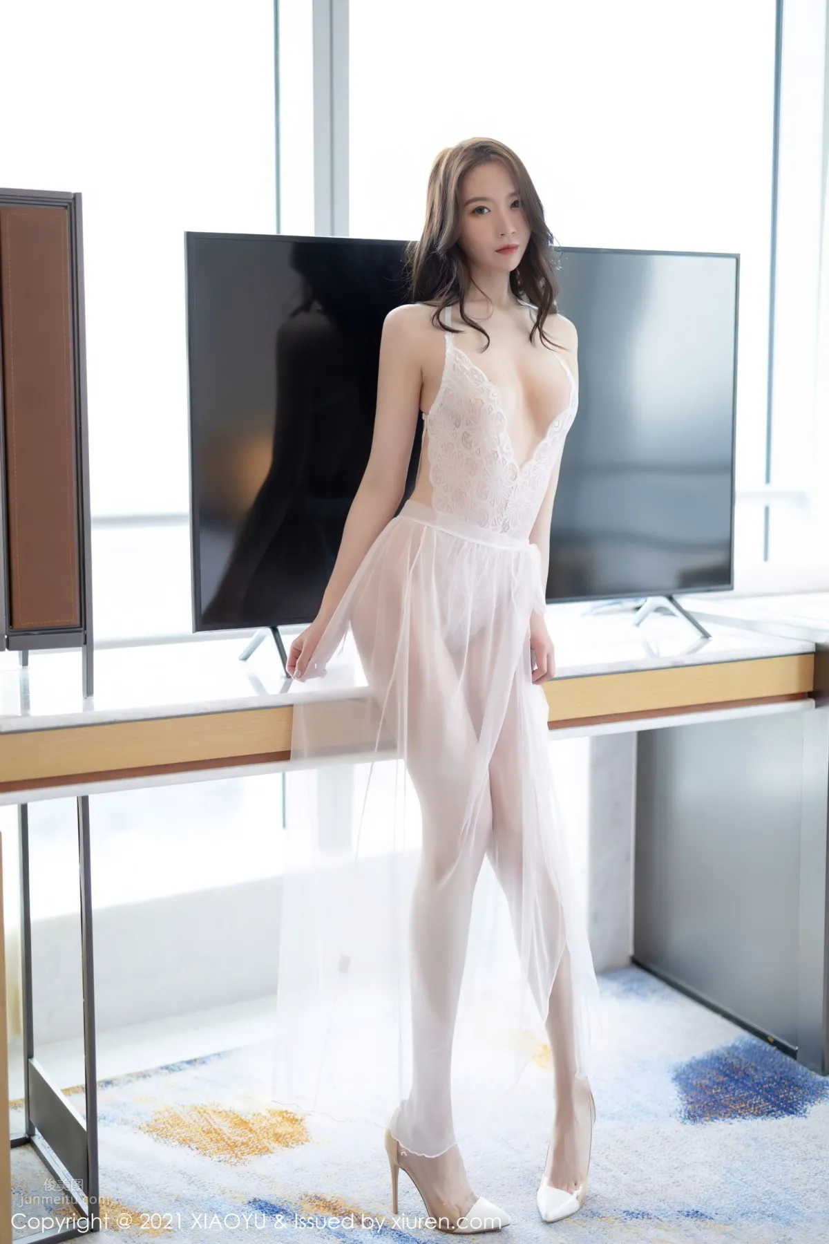 骨感美人夢心玥 精緻迷人镂空吊裙 4
