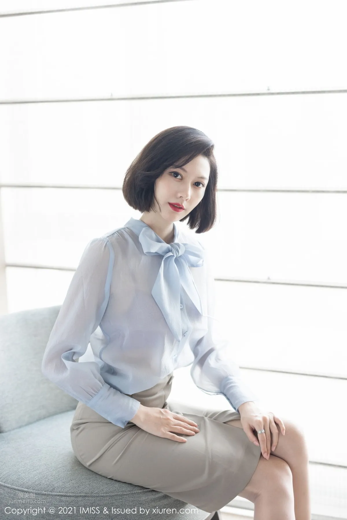 气质美女艺轩 暖色调的氛围_21