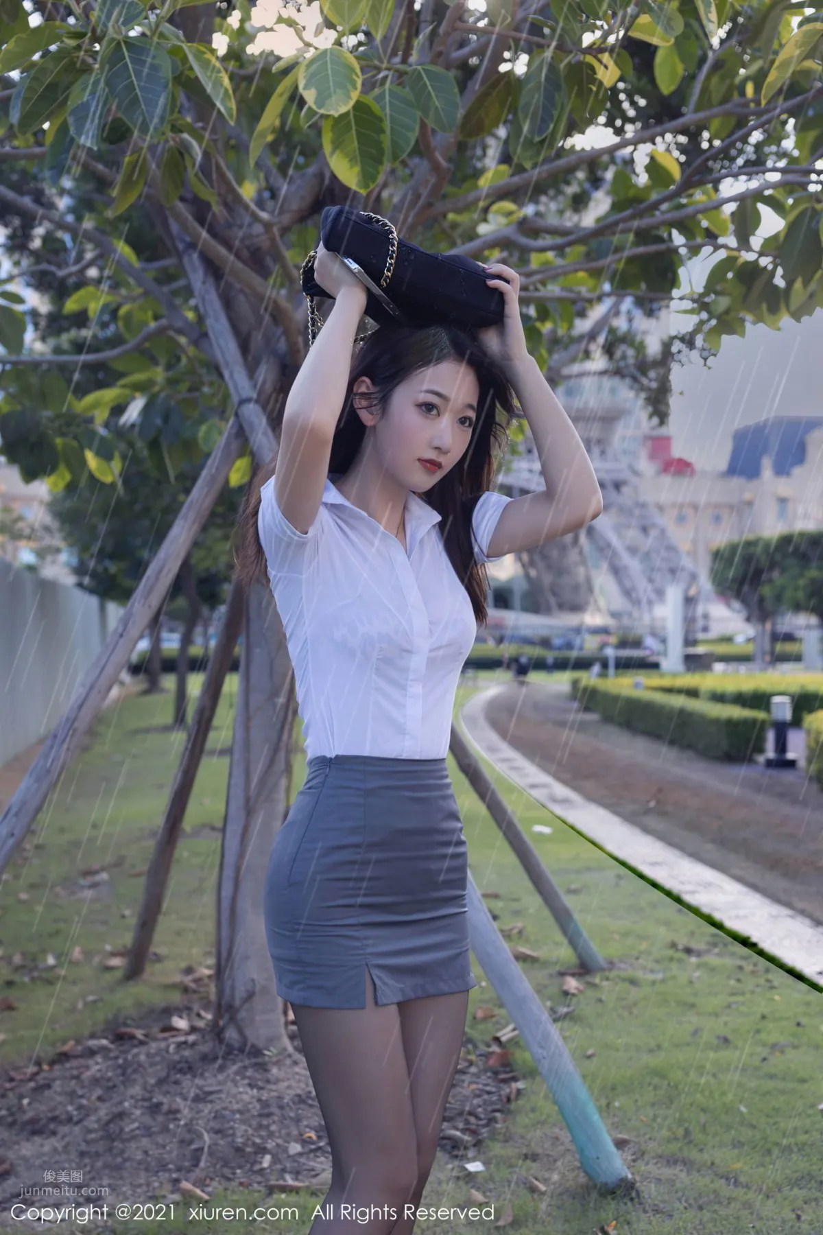 街頭邂逅唐安琪 躲雨的美妙故事 13