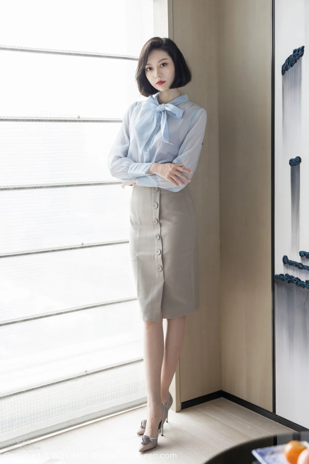气质美女艺轩 暖色调的氛围_12