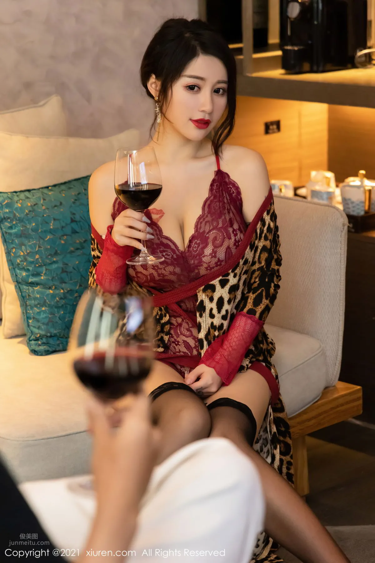 美七Mia的劇情主題 送瓶紅酒到房間 39