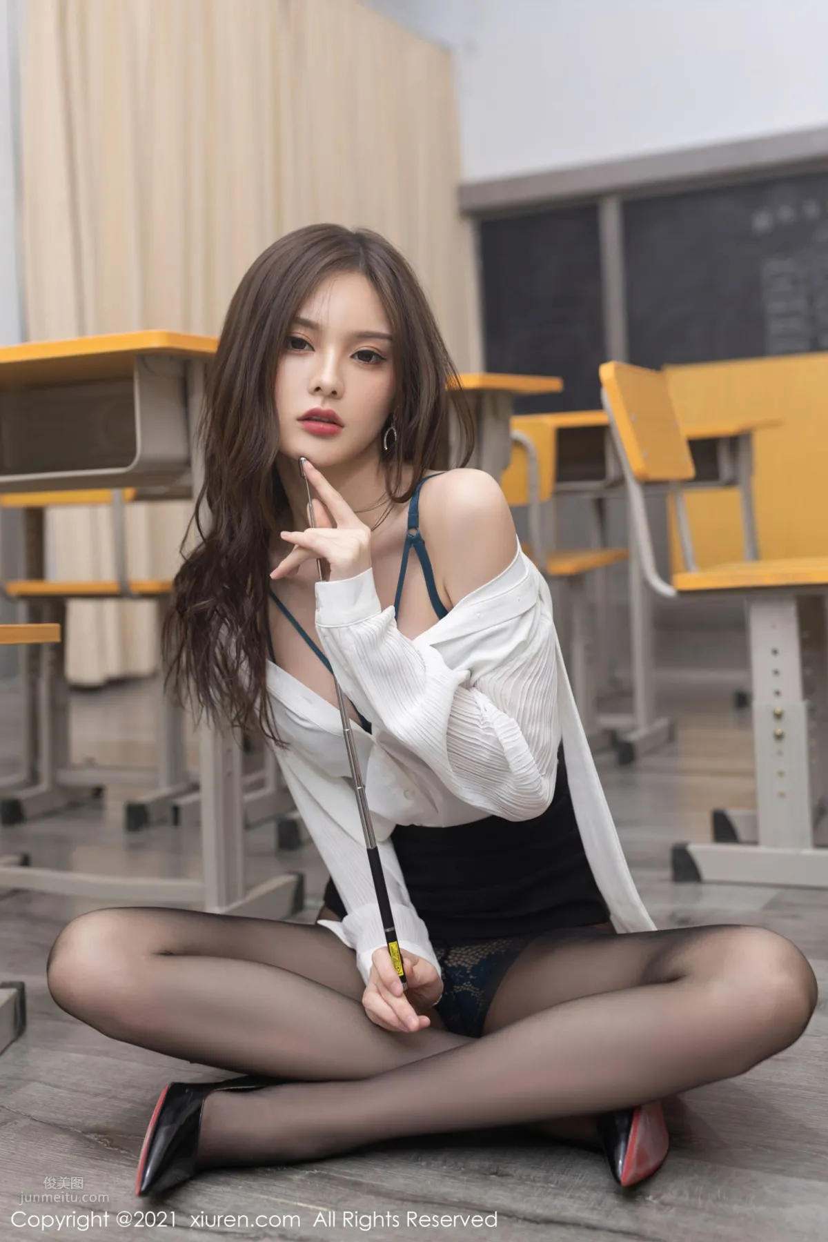 王心怡輕靈之氣 靓麗多姿職業裝 49