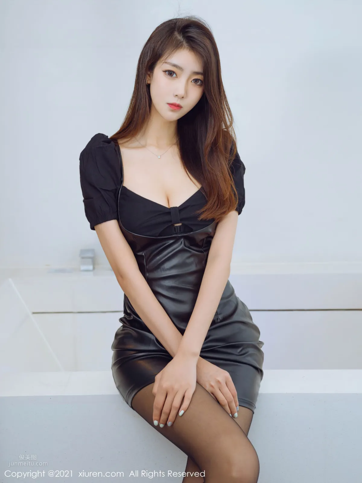 清纯美女可樂Vicky 皮裙与美腿YYDS_2