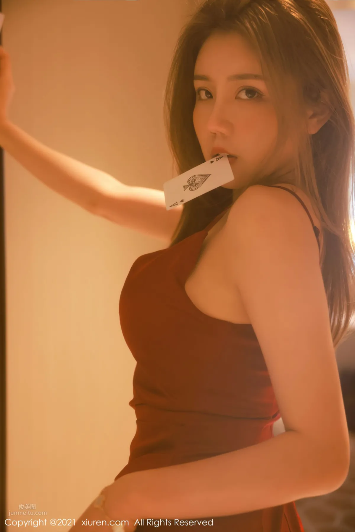 荷官女郎夏西CiCi 猩紅吊裙港風嬌媚 15