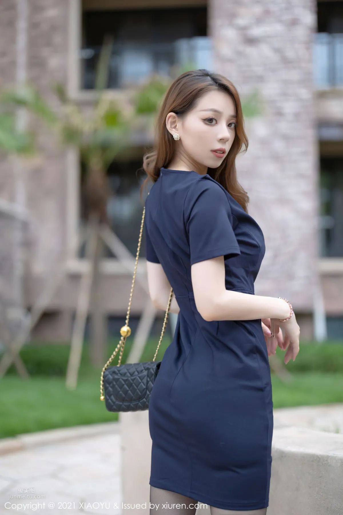 宅男女神言沫 华丽典雅的服饰_7