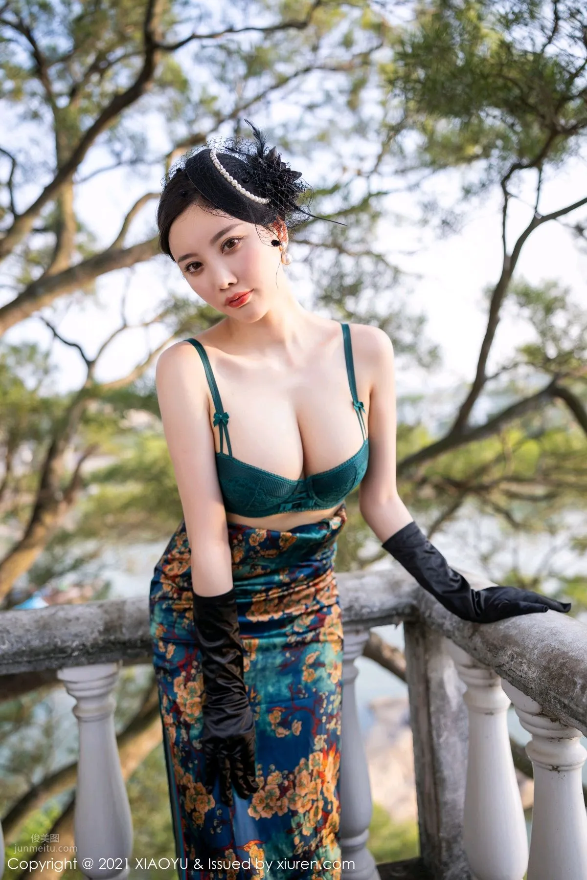 楊晨晨國慶獻禮 典雅韻味旗袍裹身 41