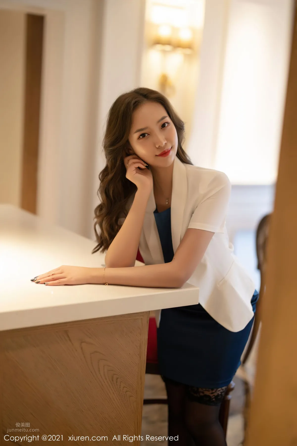 禦姐女神鄭穎姗 豐腴有緻動人身材 8