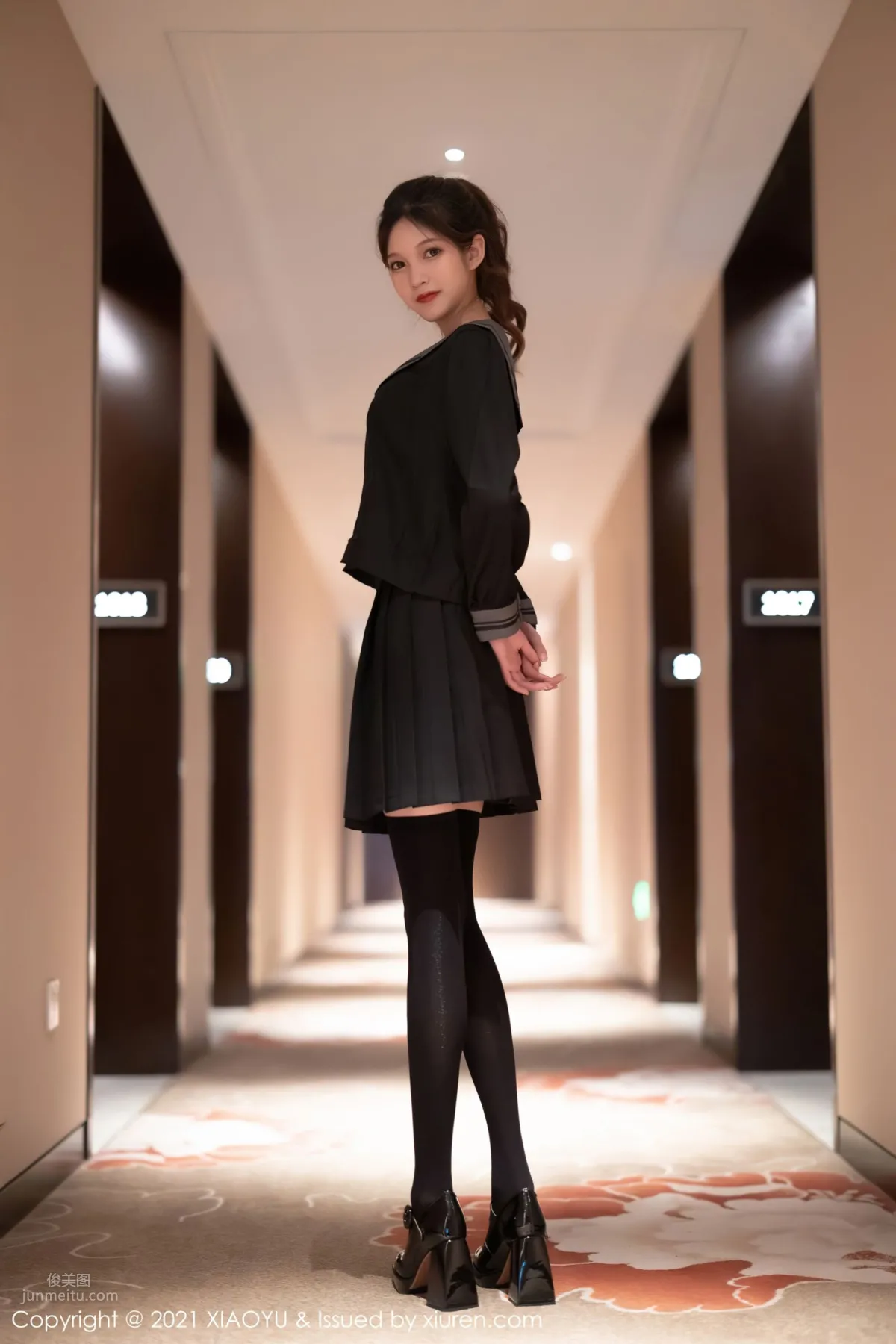高挑模特程程程 典雅學院風制服 4