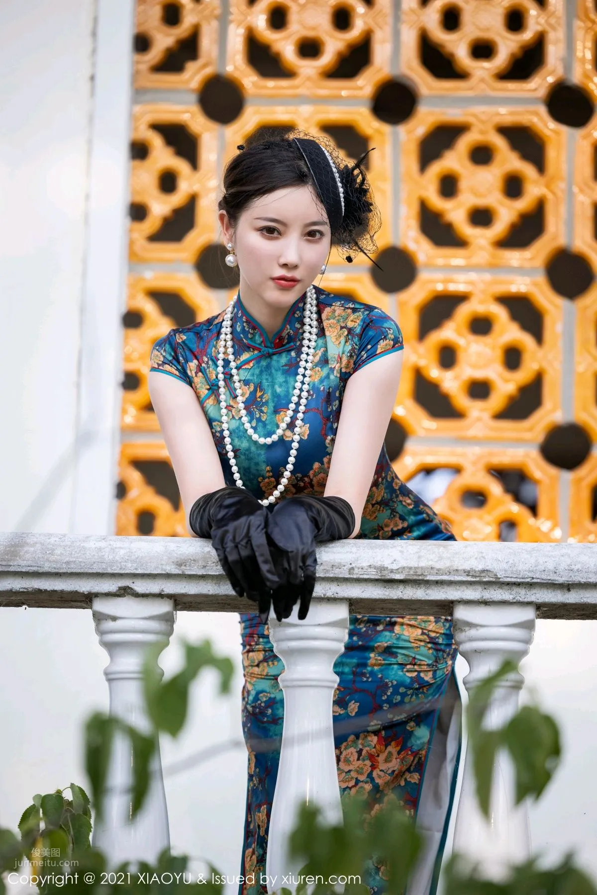 楊晨晨國慶獻禮 典雅韻味旗袍裹身 20