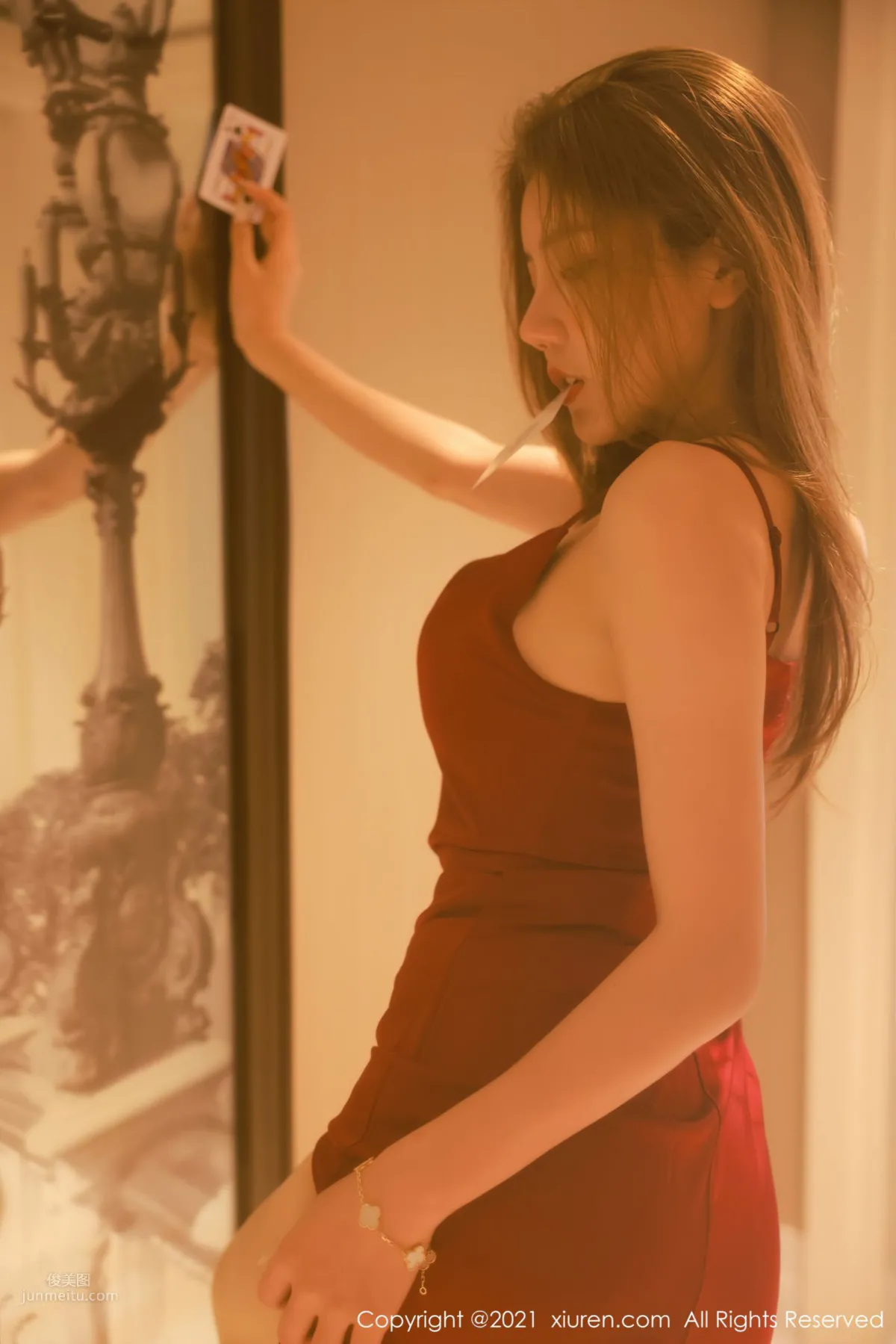 荷官女郎夏西CiCi 猩紅吊裙港風嬌媚 14