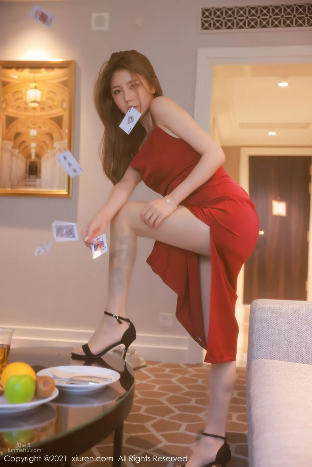 荷官女郎夏西CiCi 猩紅吊裙港風嬌媚 12
