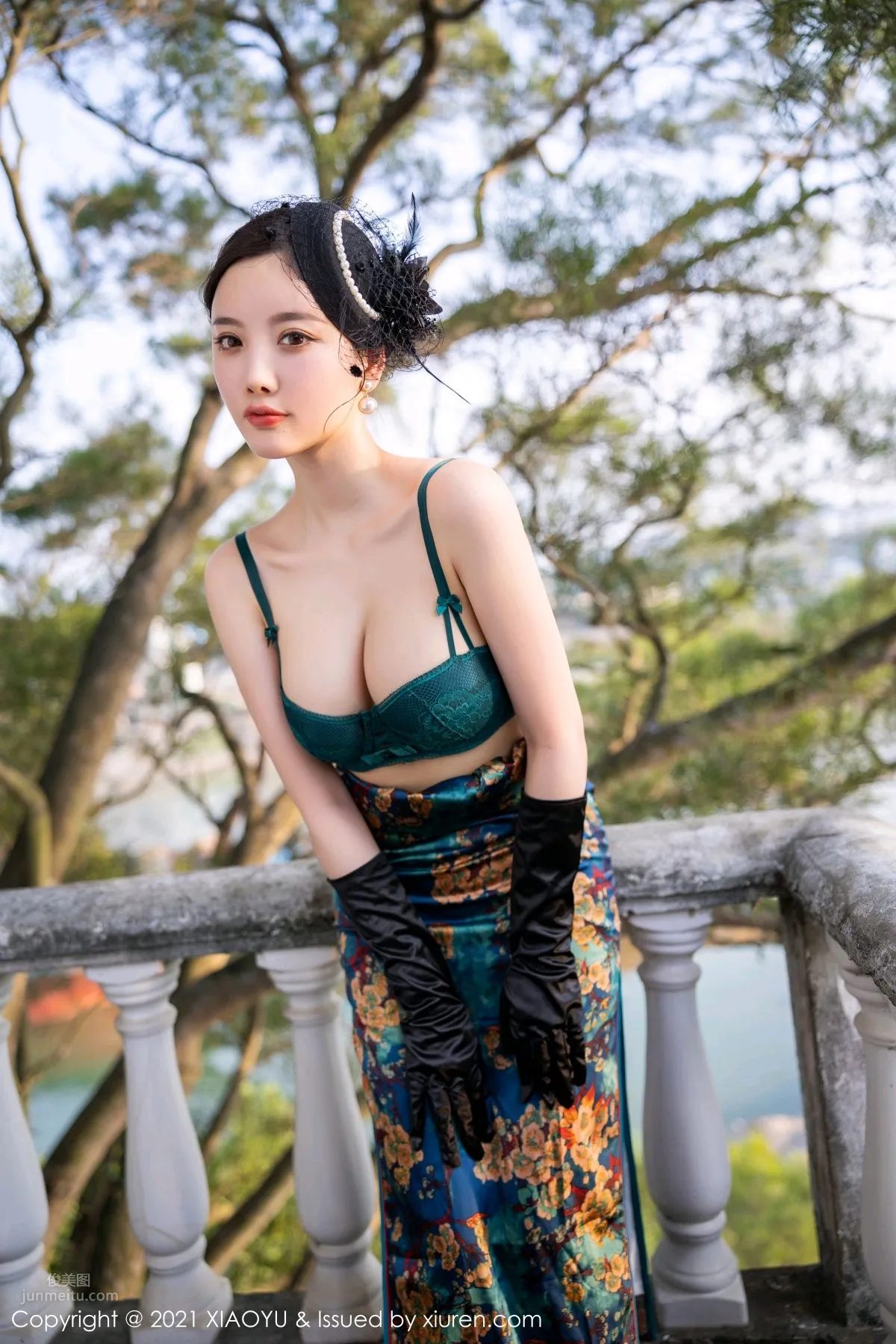 楊晨晨國慶獻禮 典雅韻味旗袍裹身 42