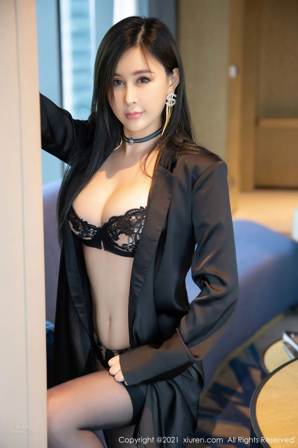 新人模特闫璐璐 魅惑多姿黑色服飾 24