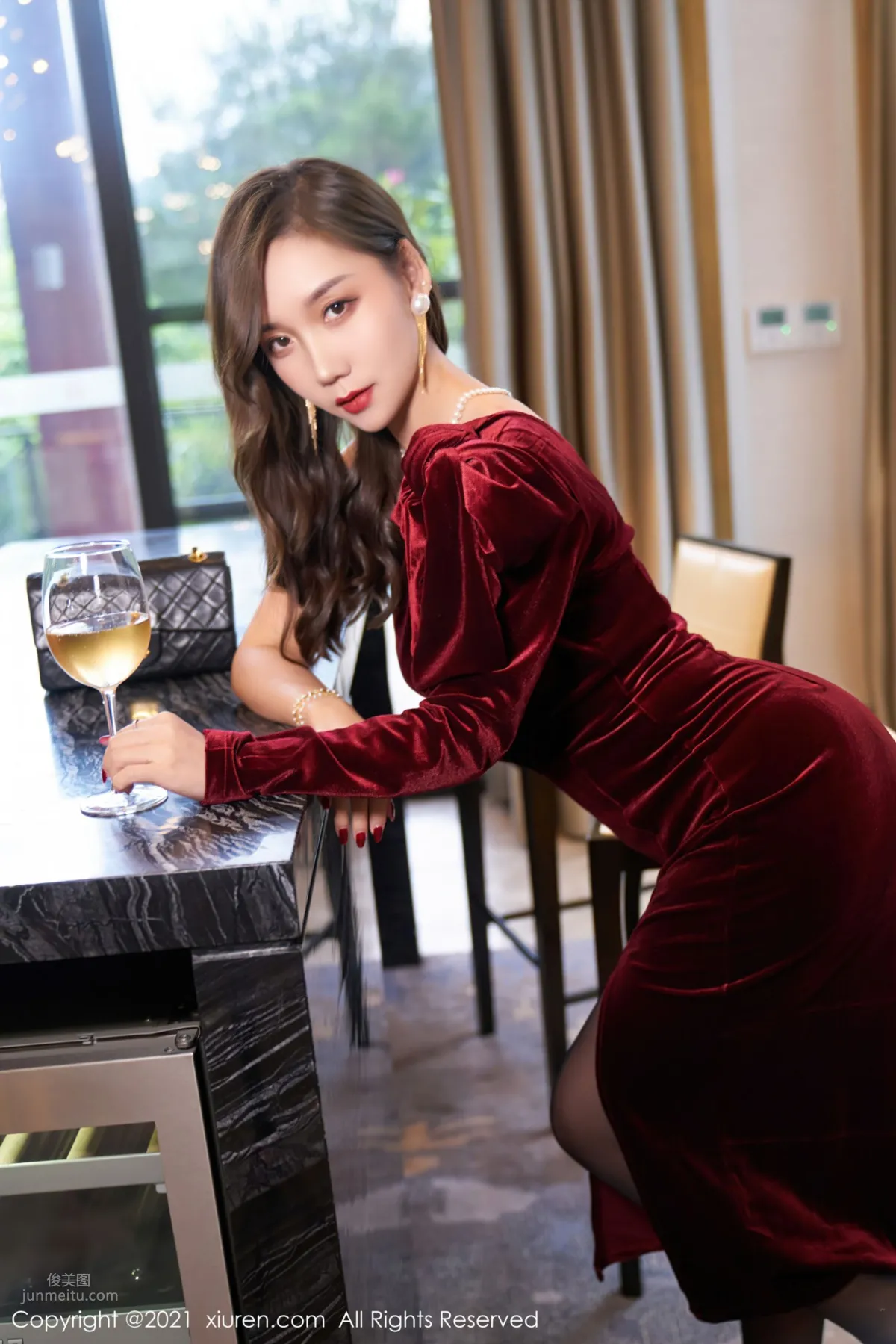 禦姐模特艾靜香 猩紅華麗的禮裙 1