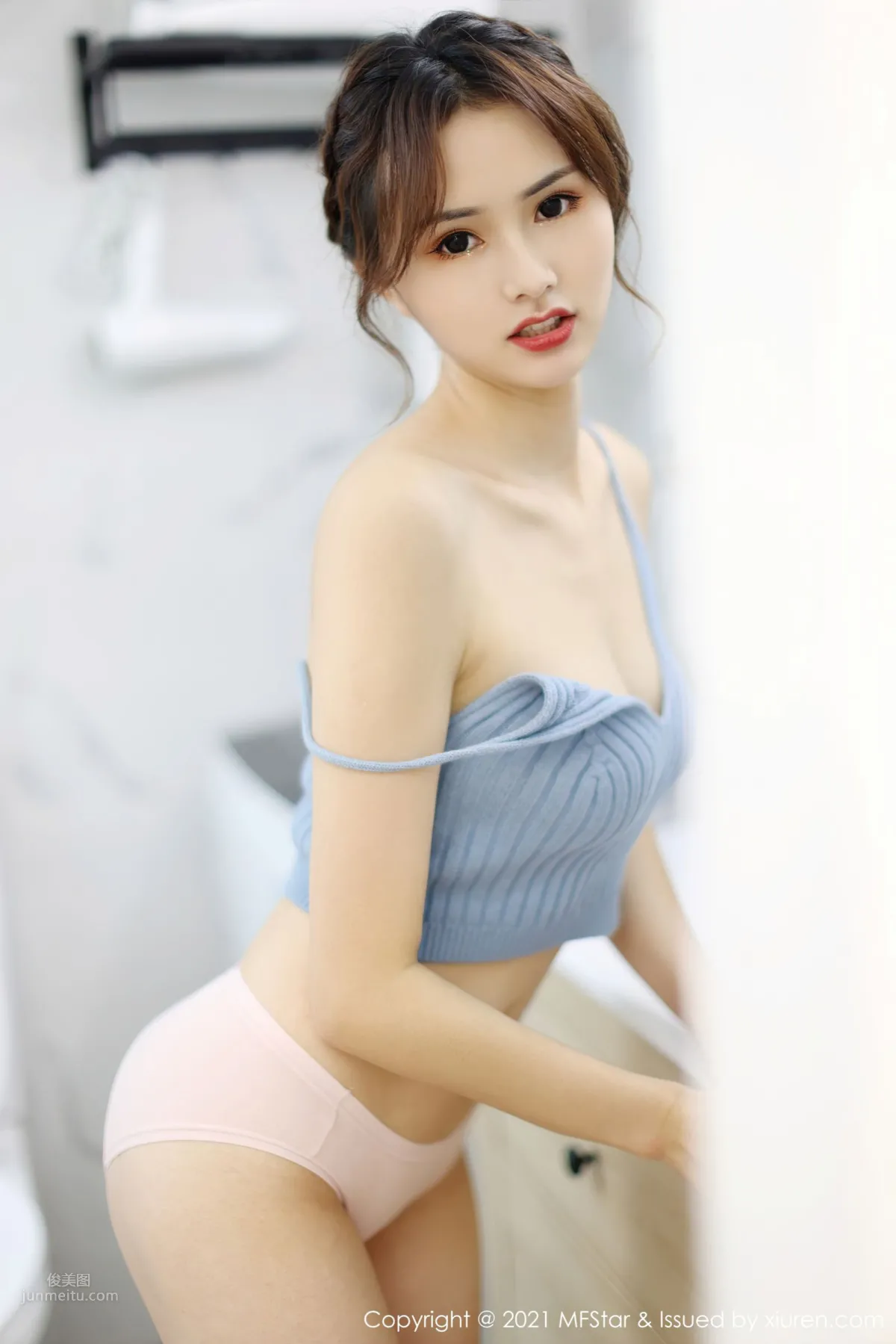 新人模特墨韩 吊带轻巧迷人_7