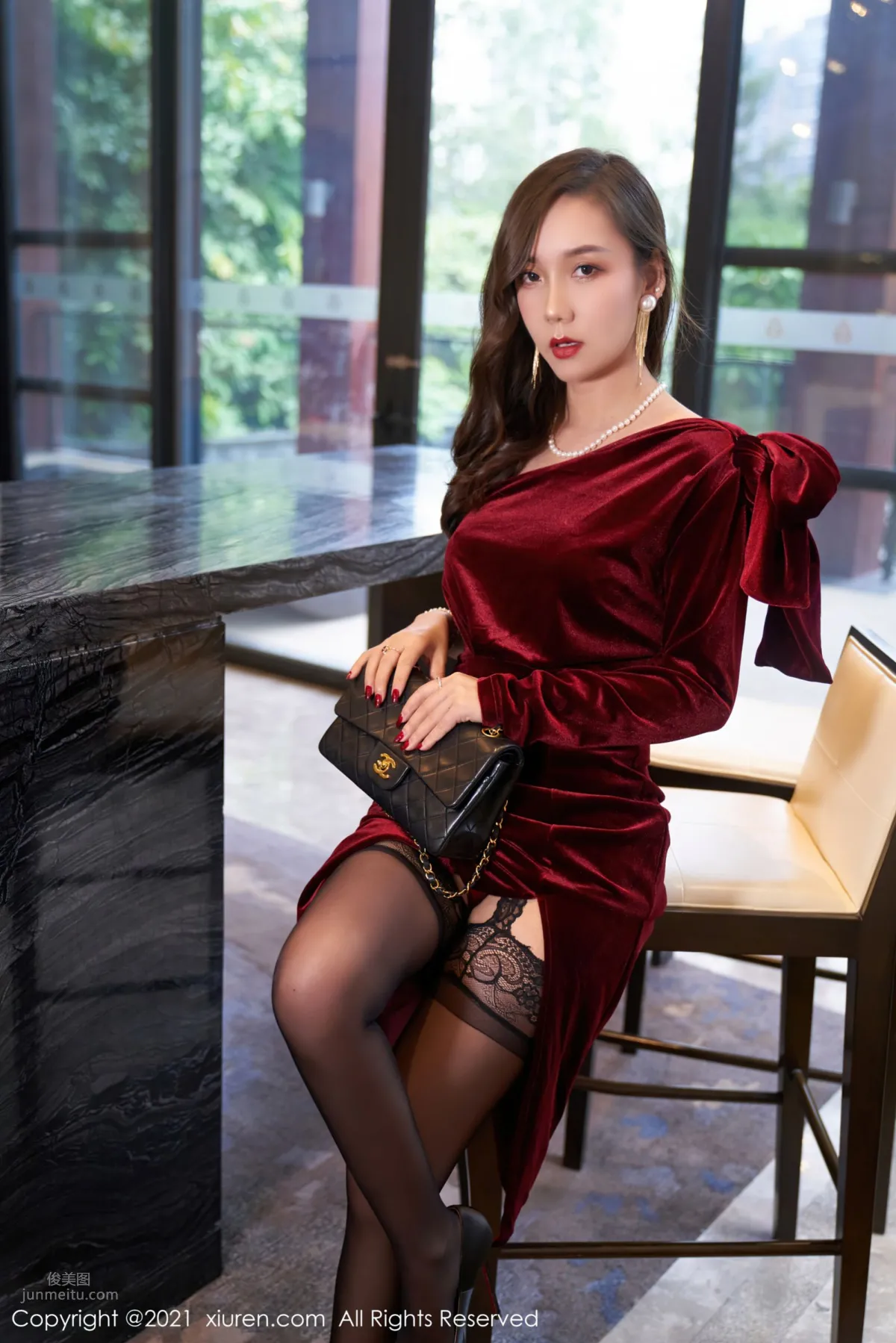 禦姐模特艾靜香 猩紅華麗的禮裙 29