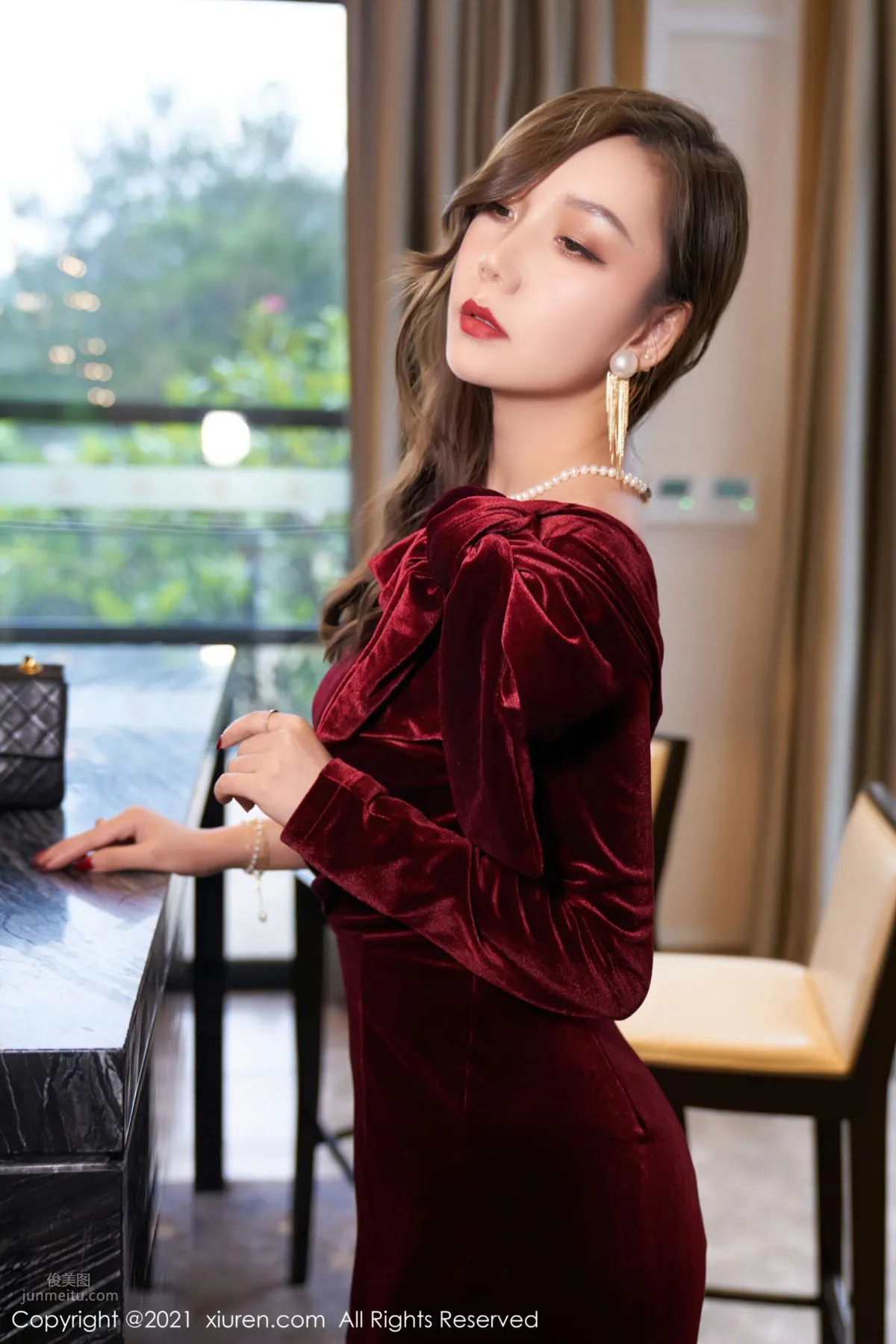 禦姐模特艾靜香 猩紅華麗的禮裙 14