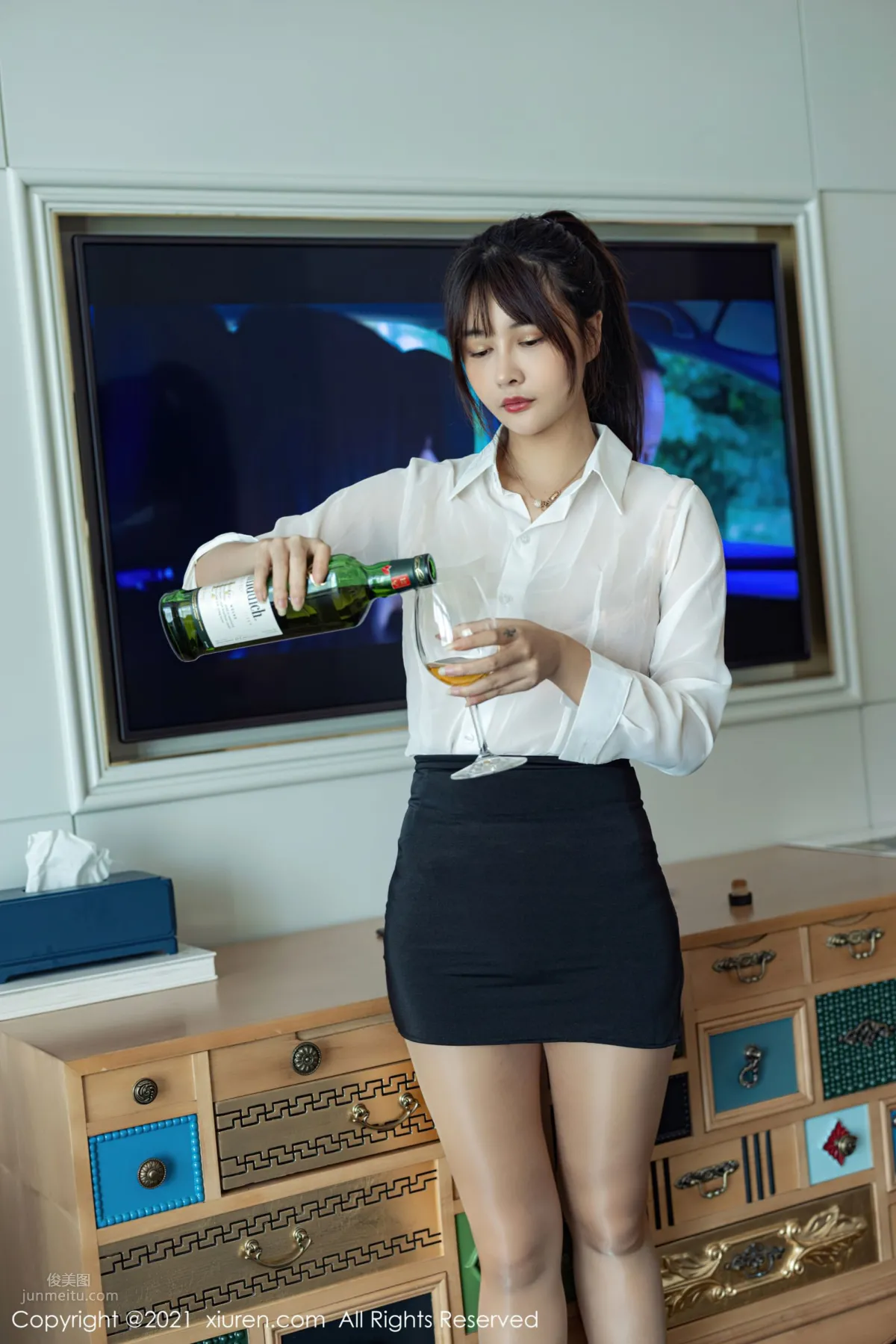 豐滿妹子萌奈子 動人職業OL系列 3