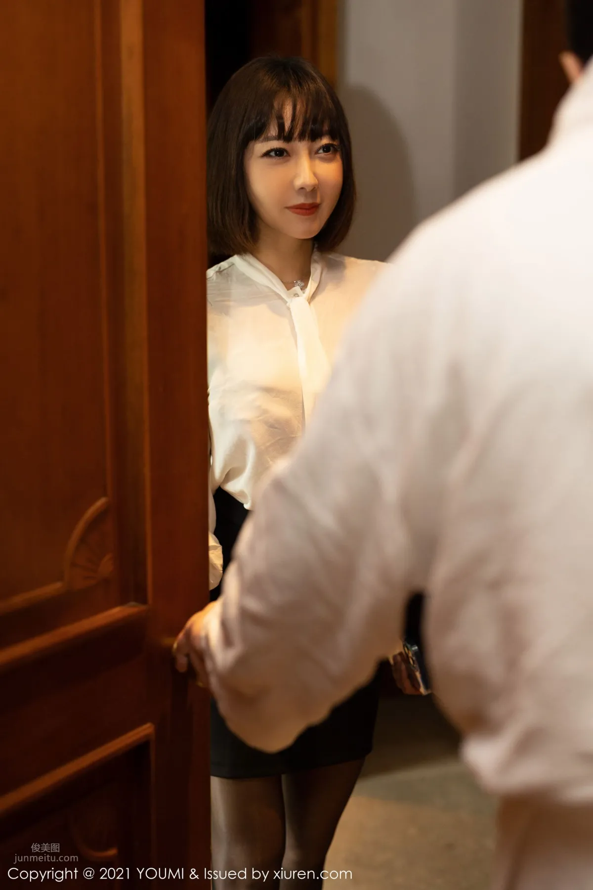 短发御姐果儿Victoria 一次重要的合同签订_6