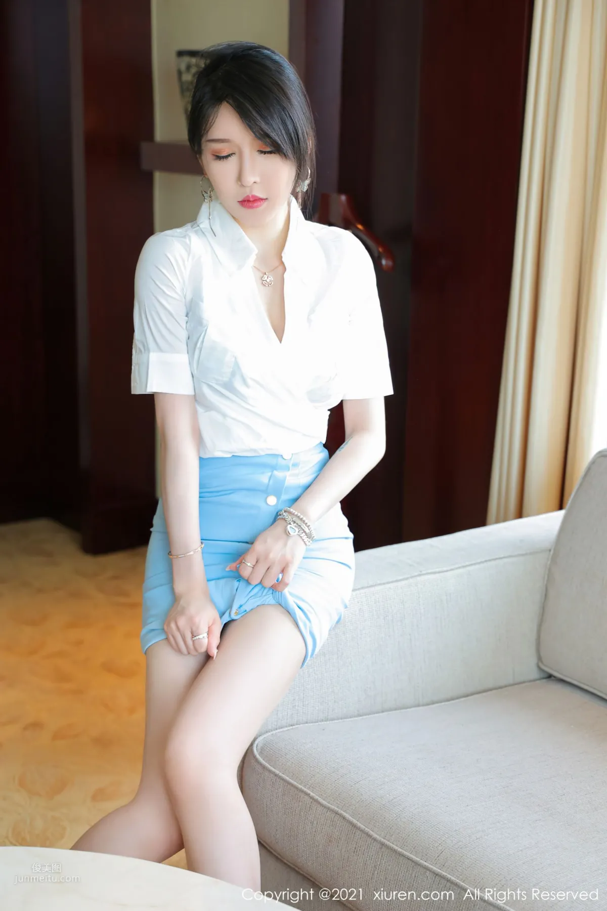 宅男女神玉兔miki 經典的職業裝OL 16