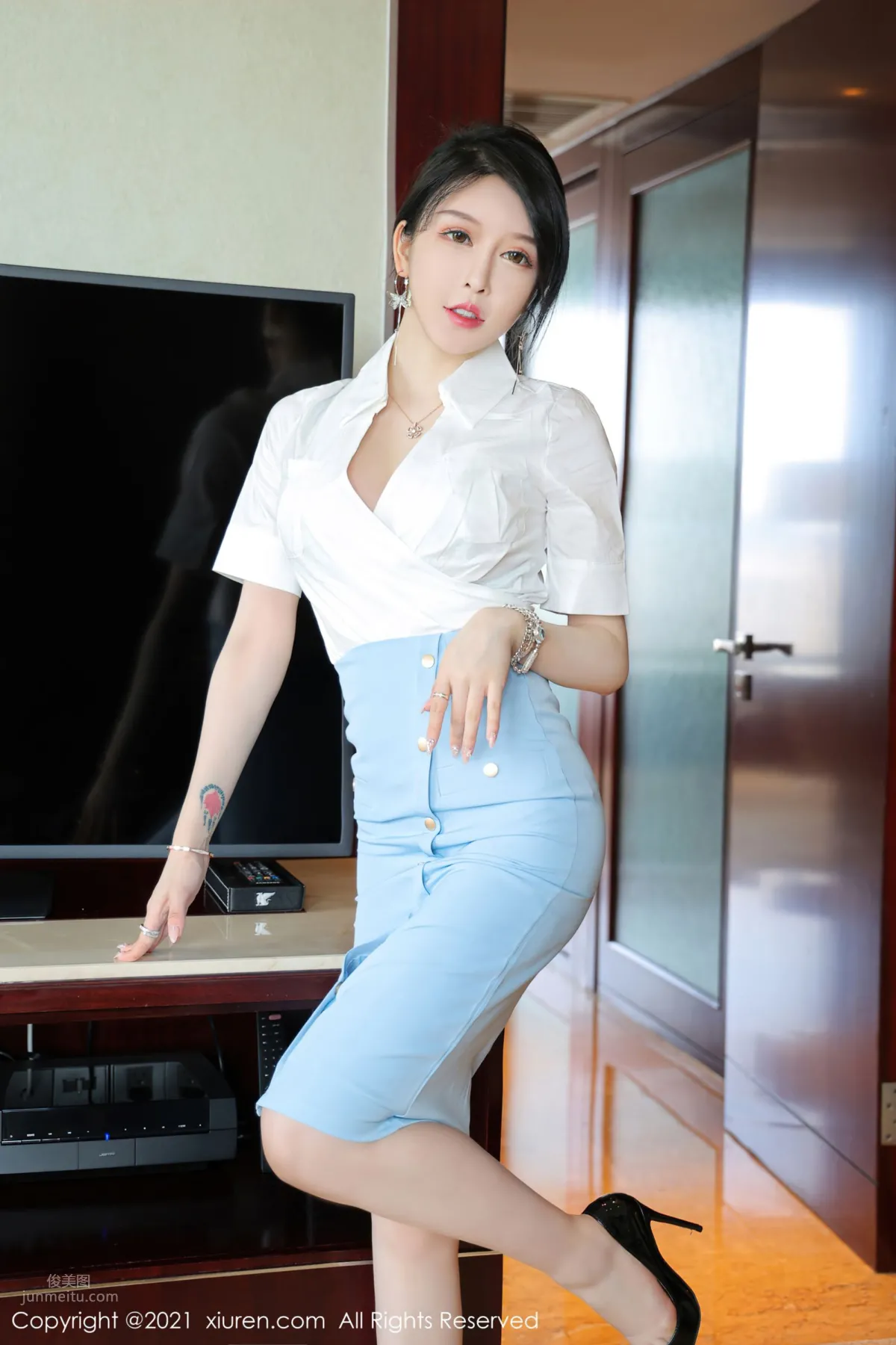 宅男女神玉兔miki 經典的職業裝OL 2
