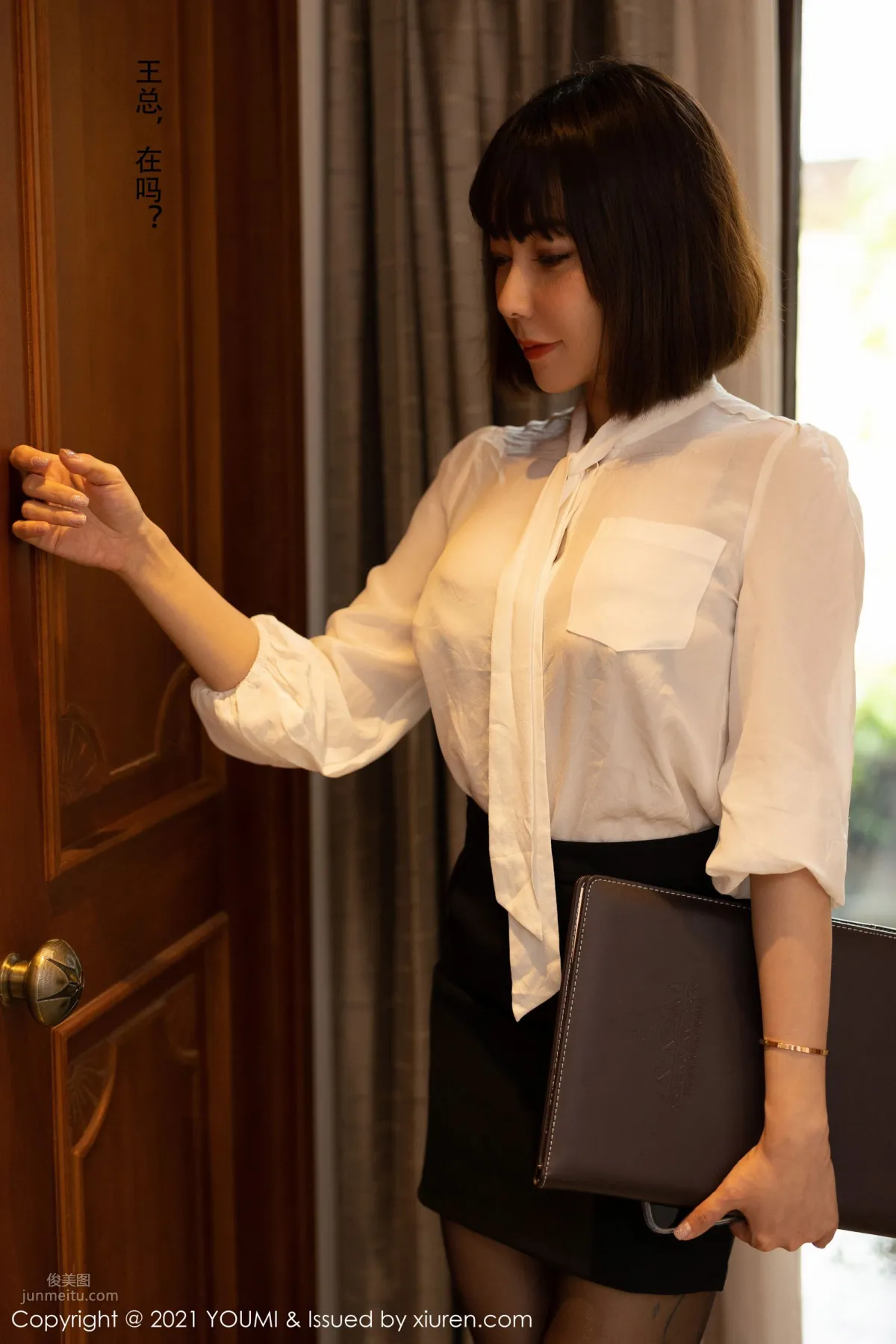 短发御姐果儿Victoria 一次重要的合同签订_4