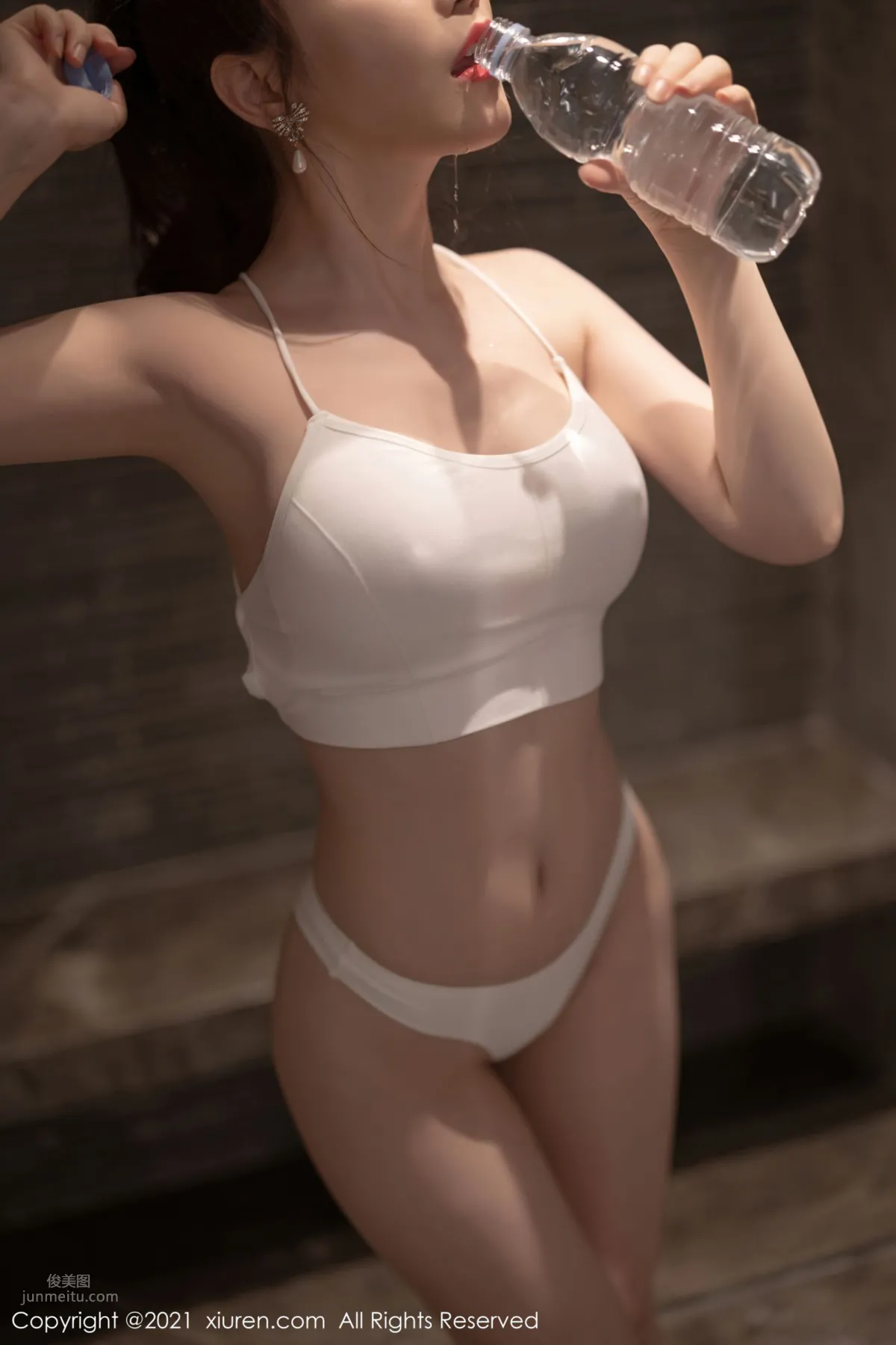 宅男女神绯月櫻 緊身的服飾與吊帶 18