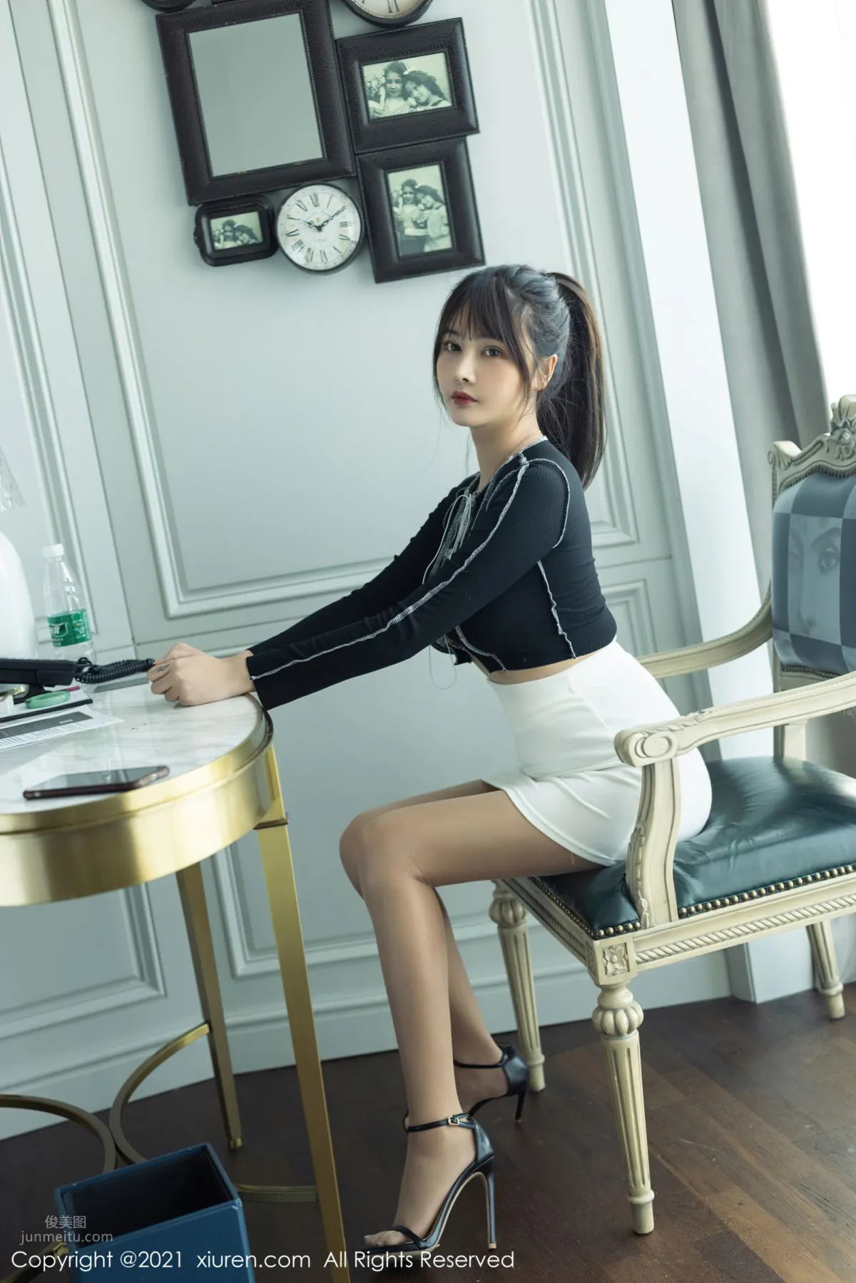 豐滿妹子萌奈子 超A的短裙有緻 3