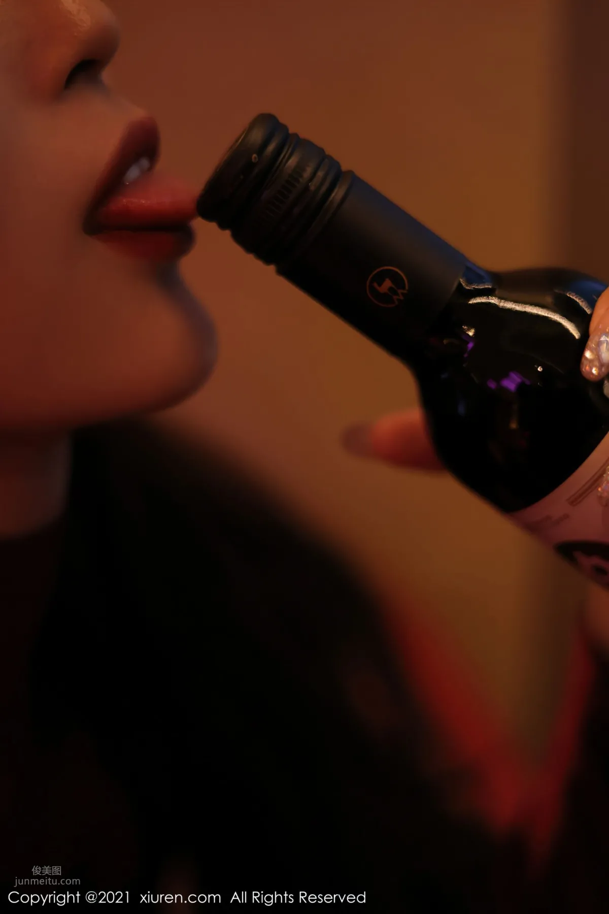 骨感女神周慕汐 猩紅禮裙紛呈豔豔 20