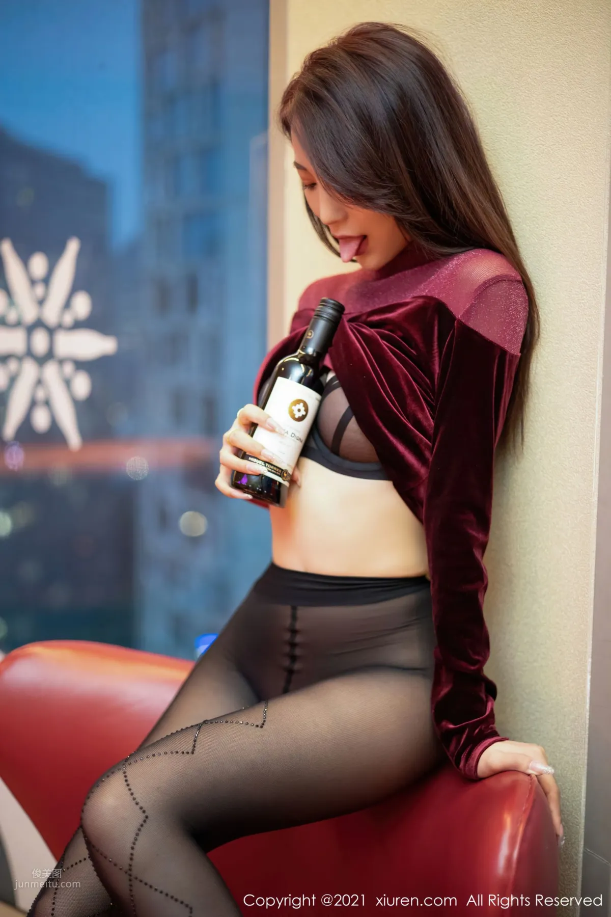 骨感女神周慕汐 猩紅禮裙紛呈豔豔 25