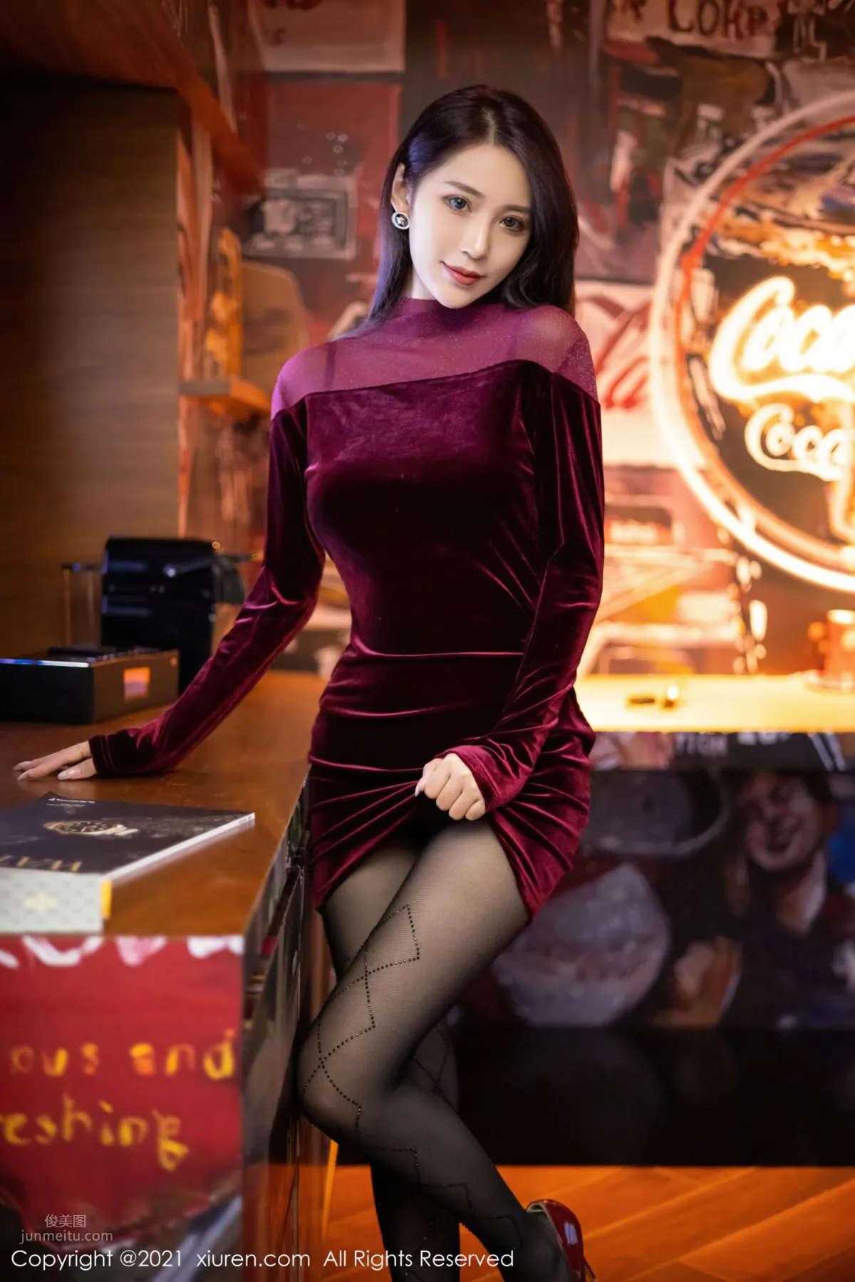 骨感女神周慕汐 猩紅禮裙紛呈豔豔 7