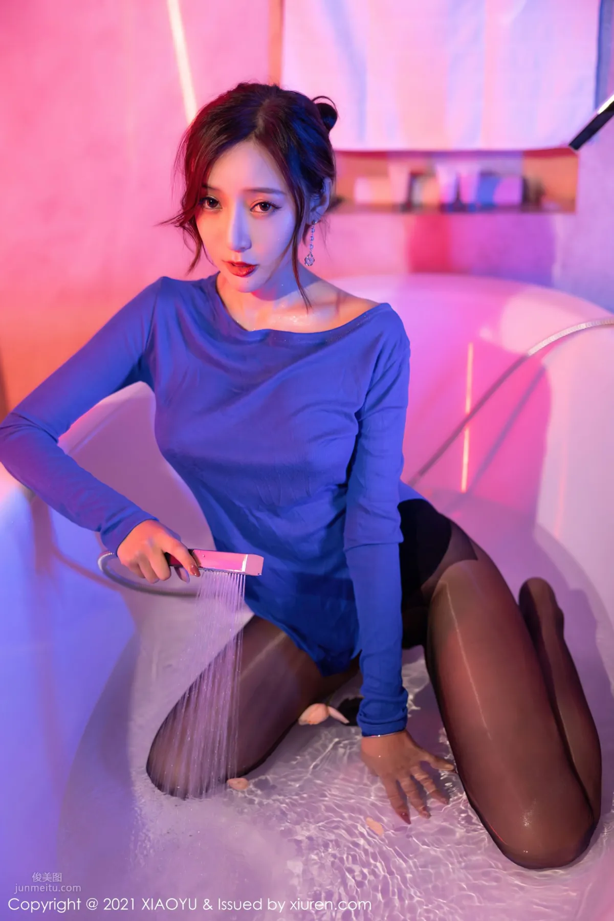 魅惑女神王馨瑤 霓虹燈視覺盛宴 36