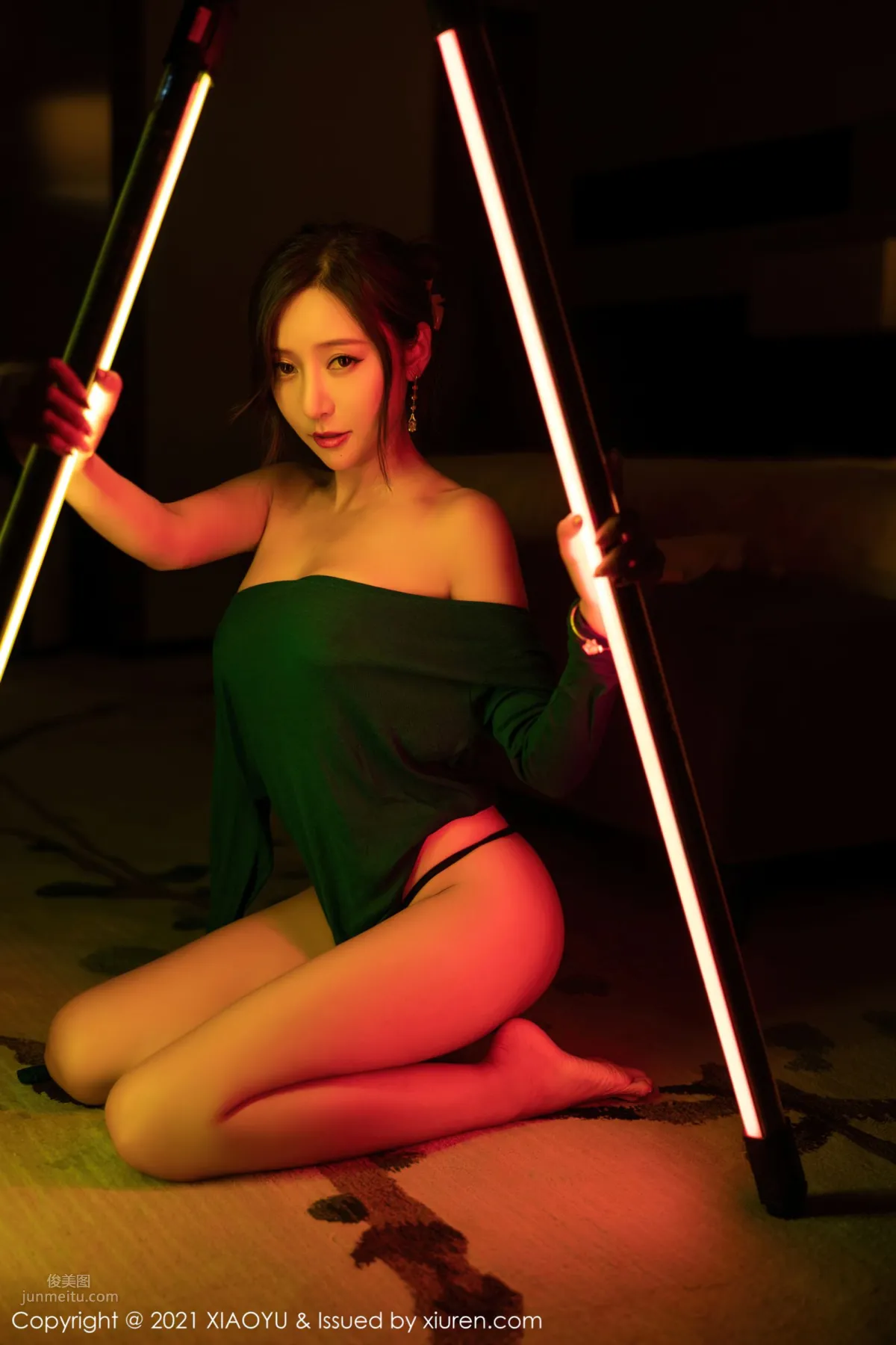 魅惑女神王馨瑤 霓虹燈視覺盛宴 76
