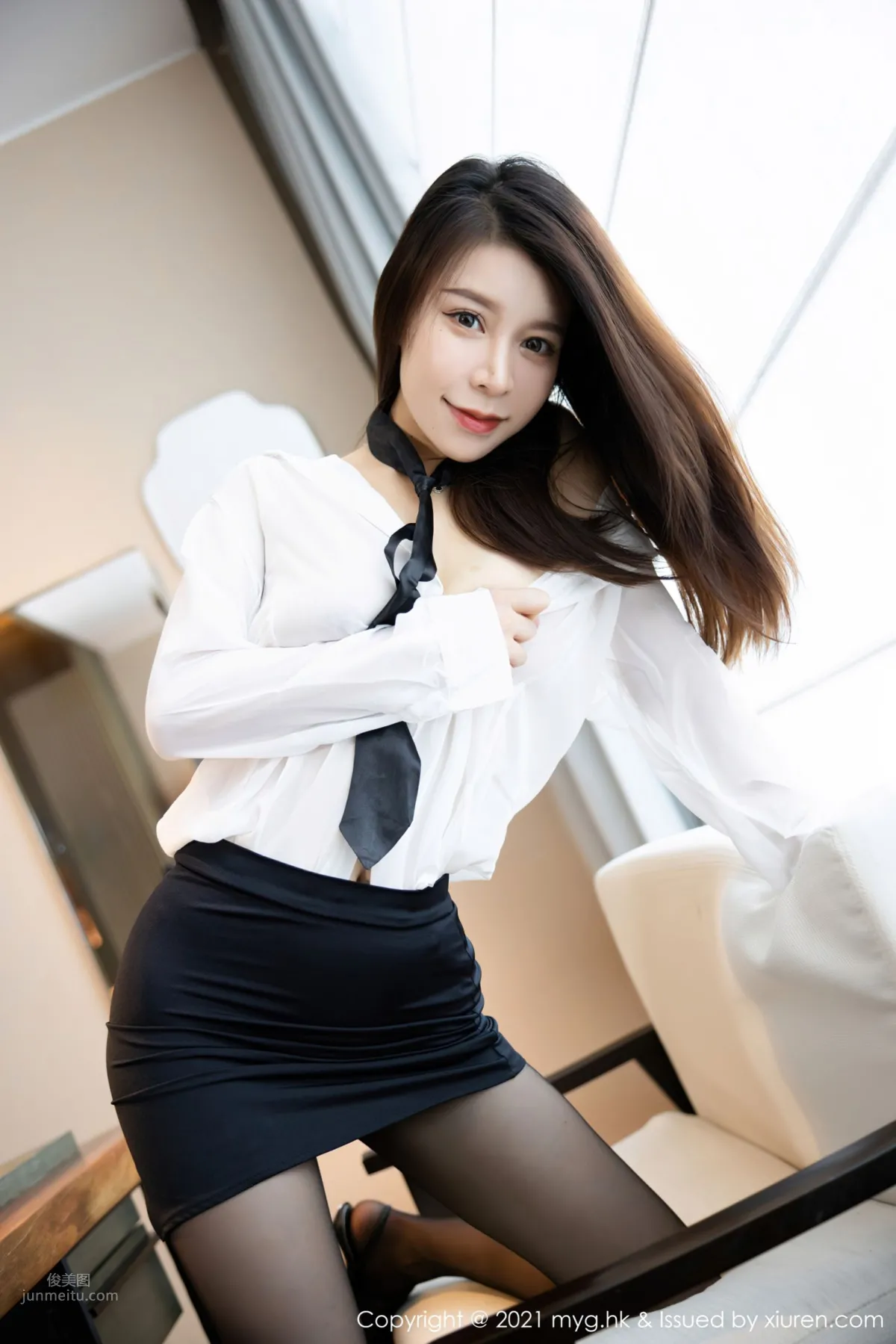 女神嘉寶貝兒複出 許久不見的經典OL 11