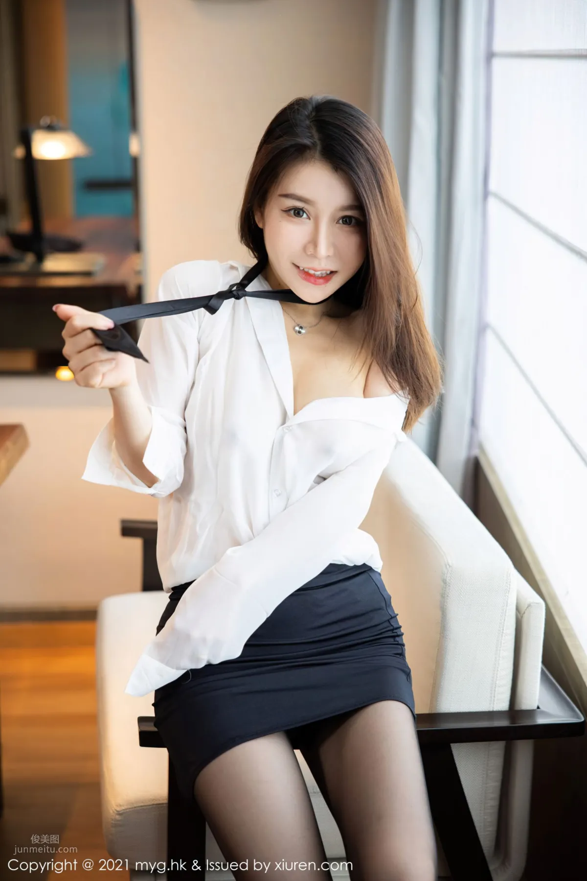 女神嘉寶貝兒複出 許久不見的經典OL 2