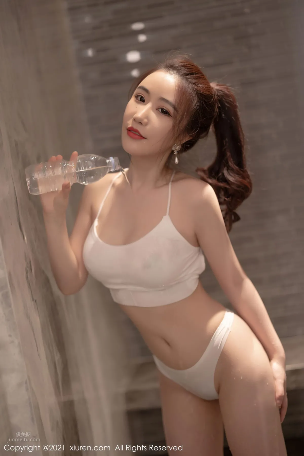 宅男女神绯月櫻 緊身的服飾與吊帶 23