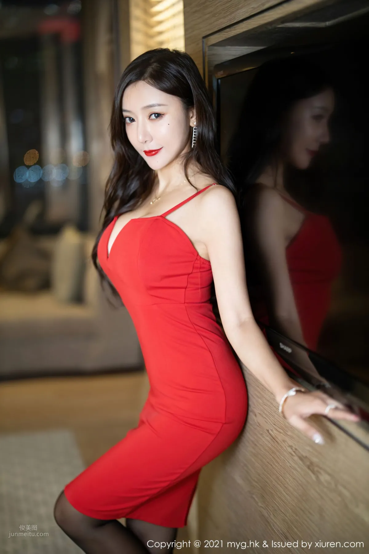 紅裙女神王馨瑤 美腿靈動氣質突出 3