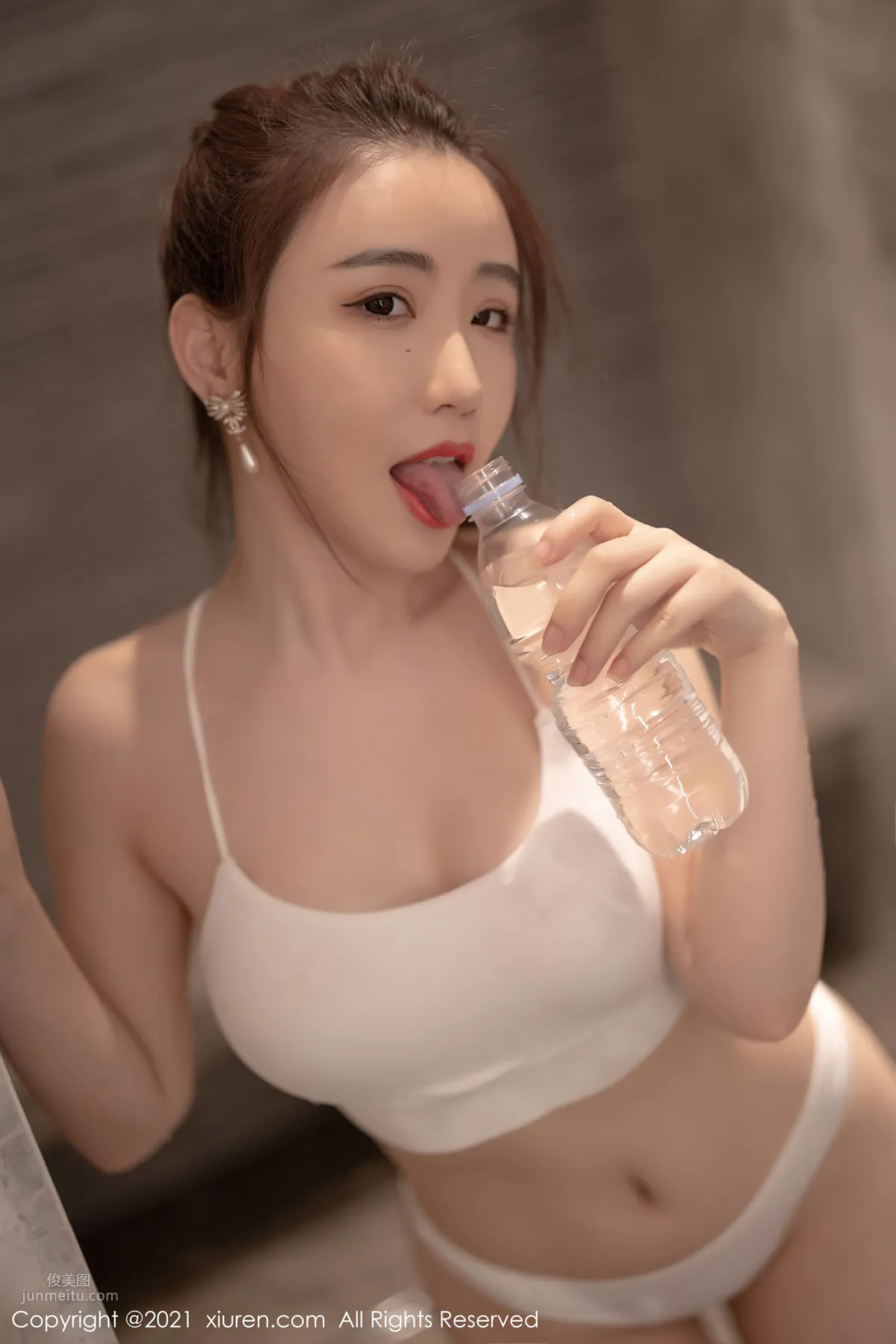 宅男女神绯月櫻 緊身的服飾與吊帶 20